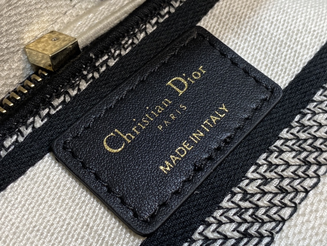 Handbag Dior size 17*7*15 cm - vstockx