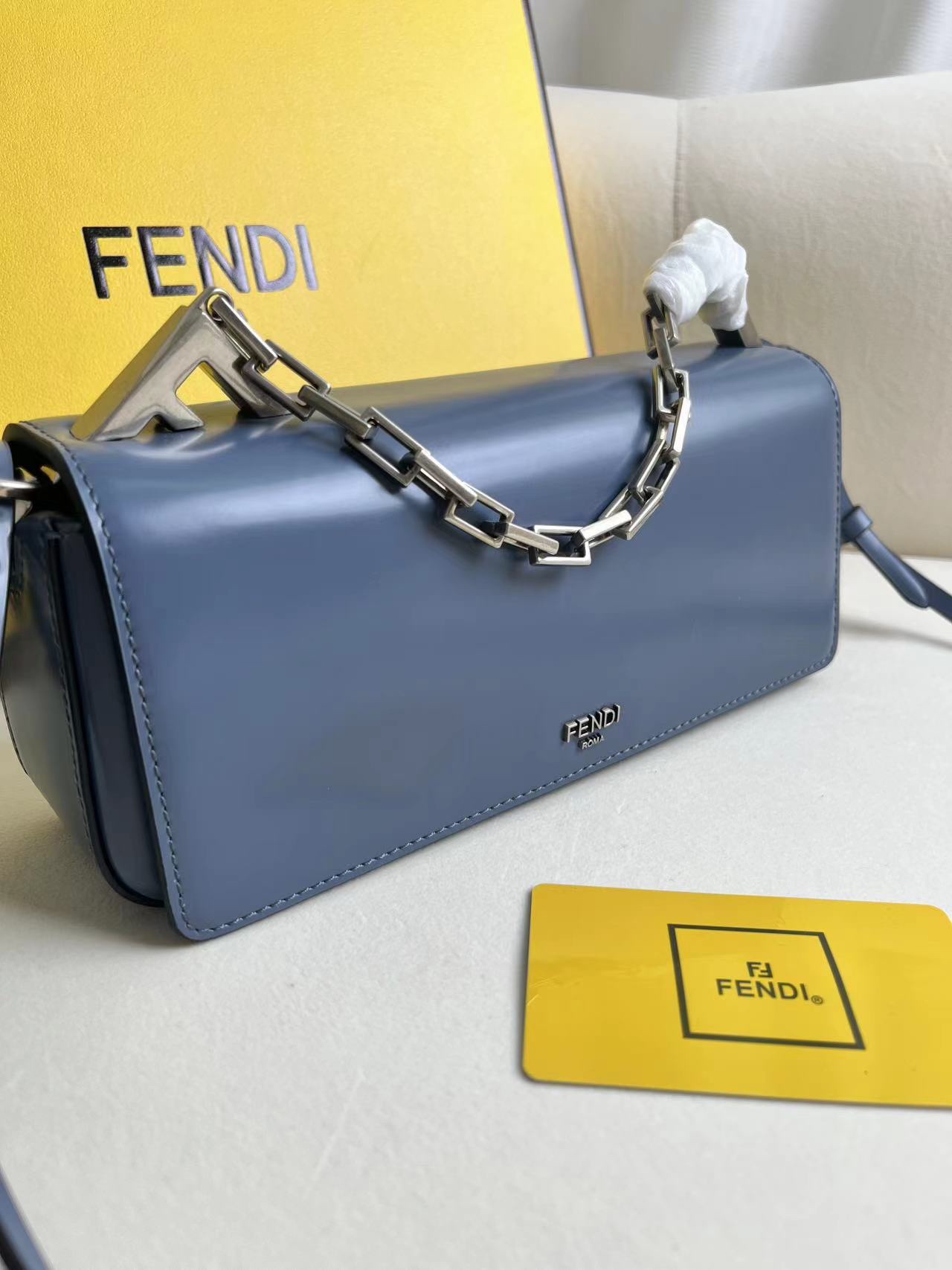 handbags FENDI 8605 size:23*13*7cm - vstockx