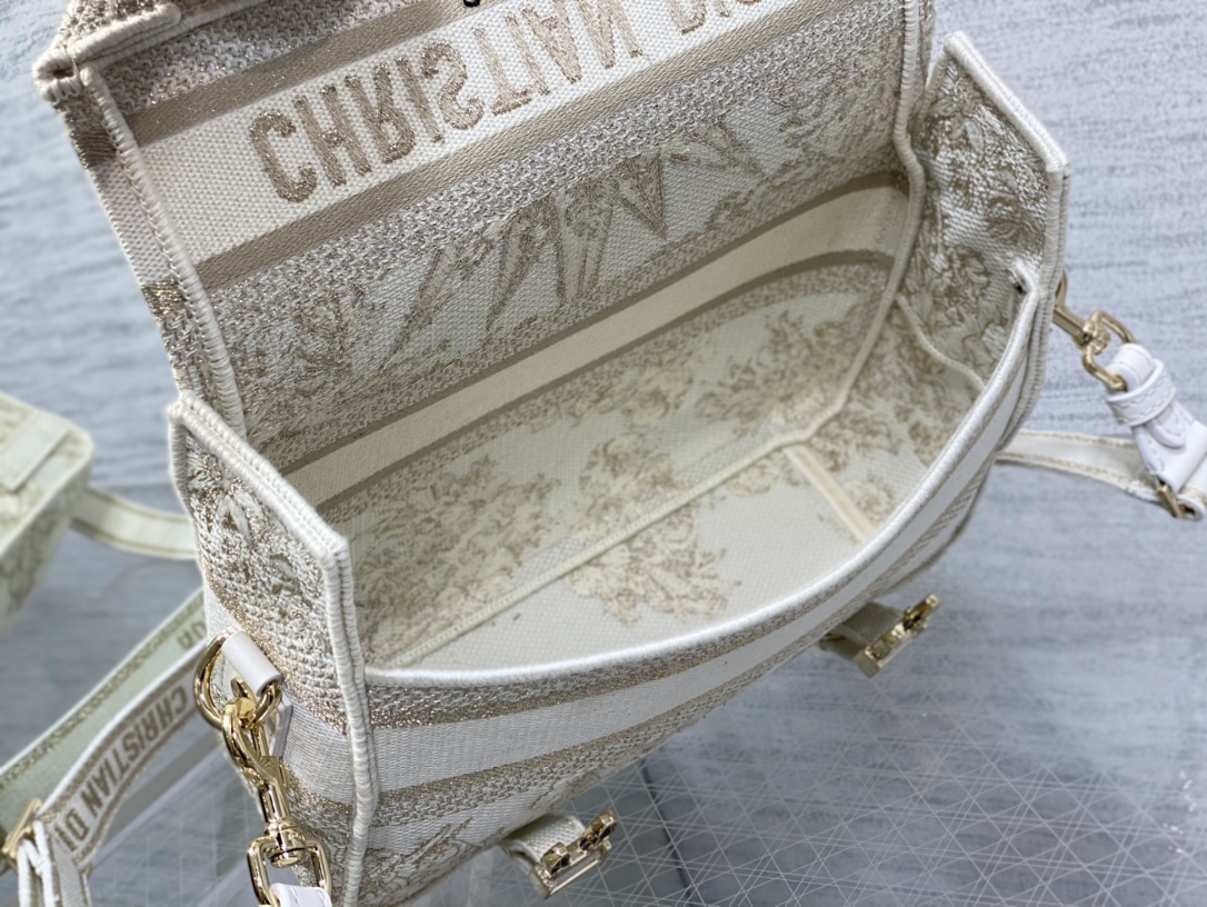 Handbag Dior size 23*15*8 cm - vstockx