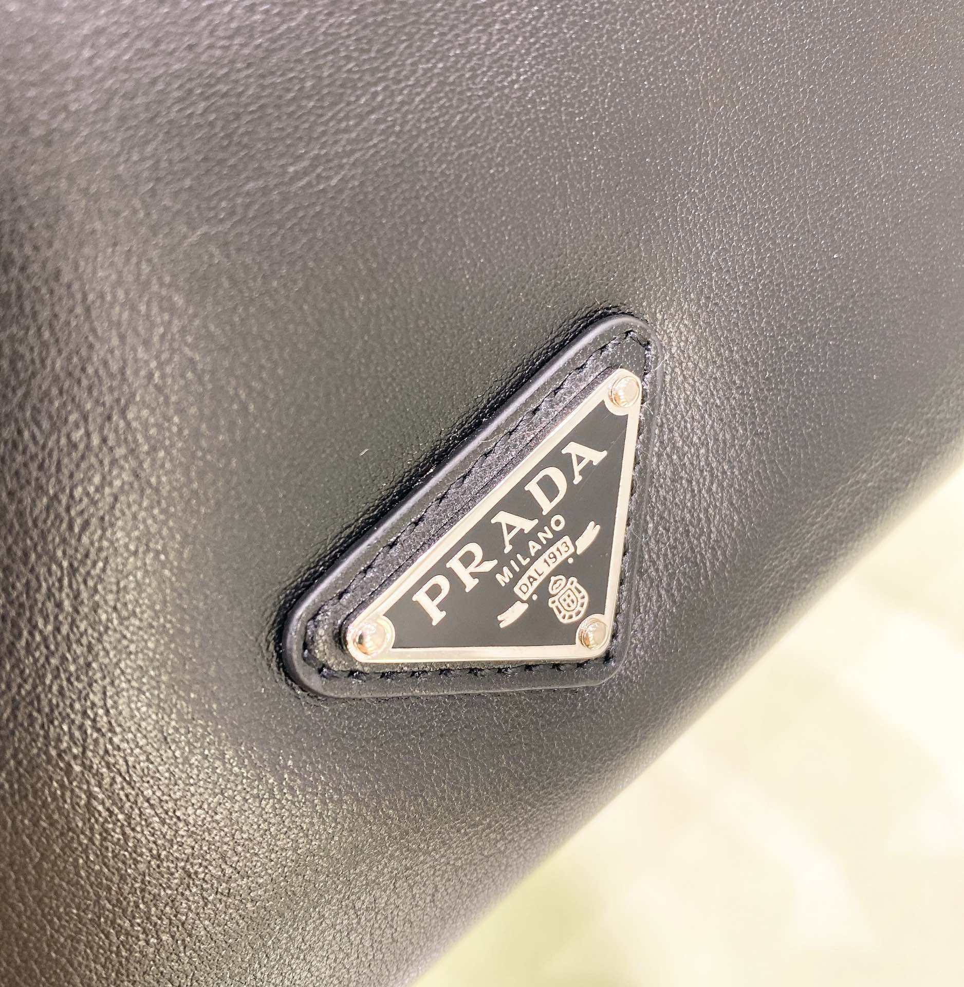 handbags prada 1BD082 size:22*14*8 - vstockx