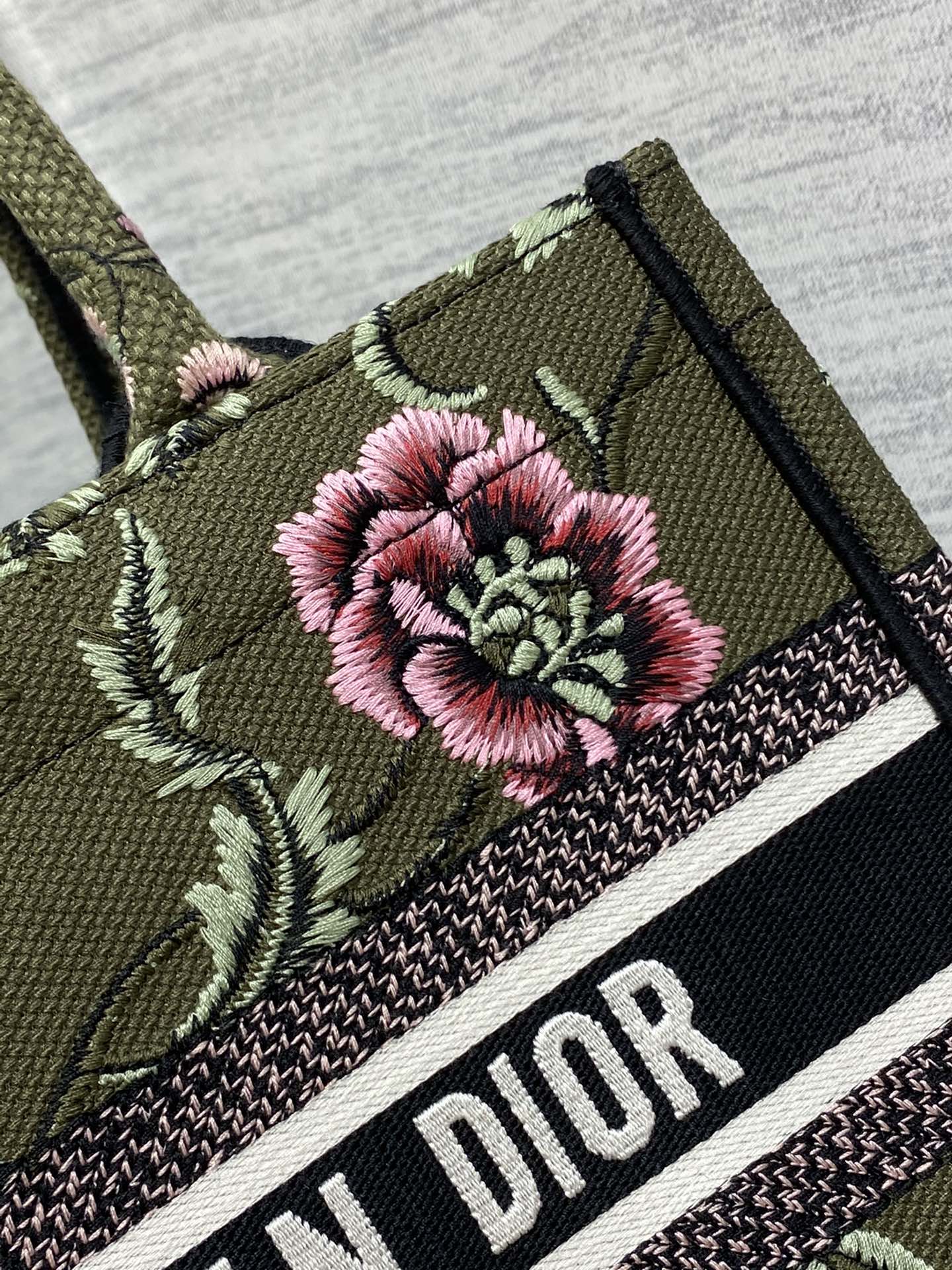 Handbag Dior size 26*8*22 cm - vstockx