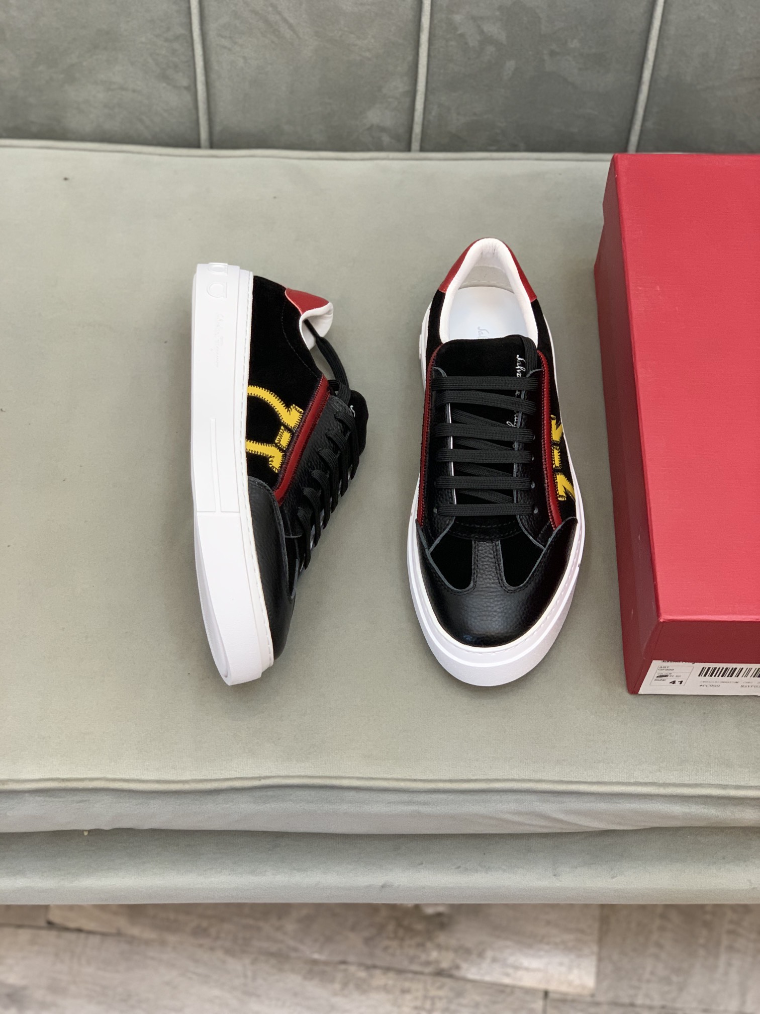 Salvatore Ferragamo Gancini Sneaker 9 - vstockx