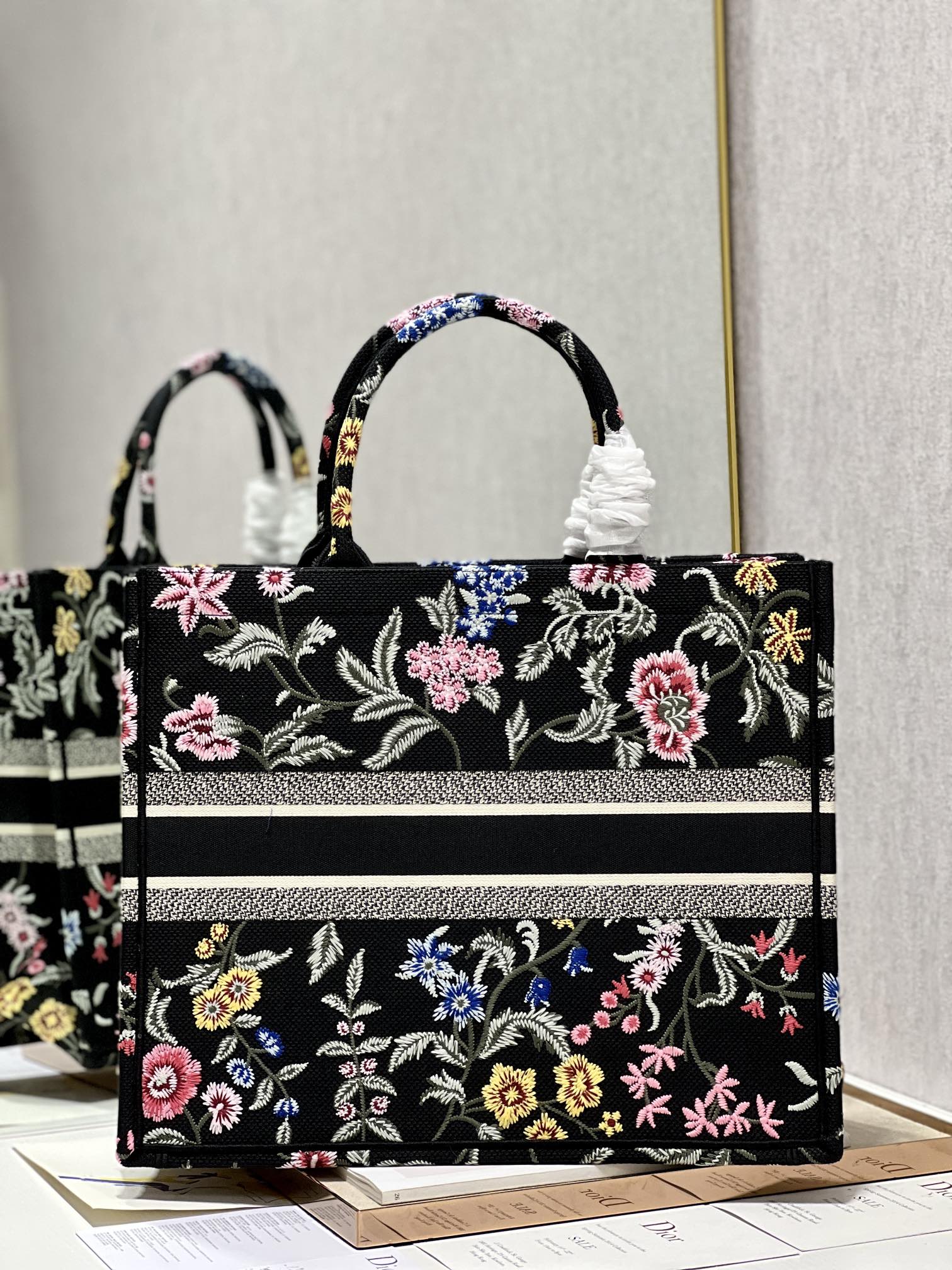 Handbag Dior 1286 size 42  35  18.5 cm - vstockx