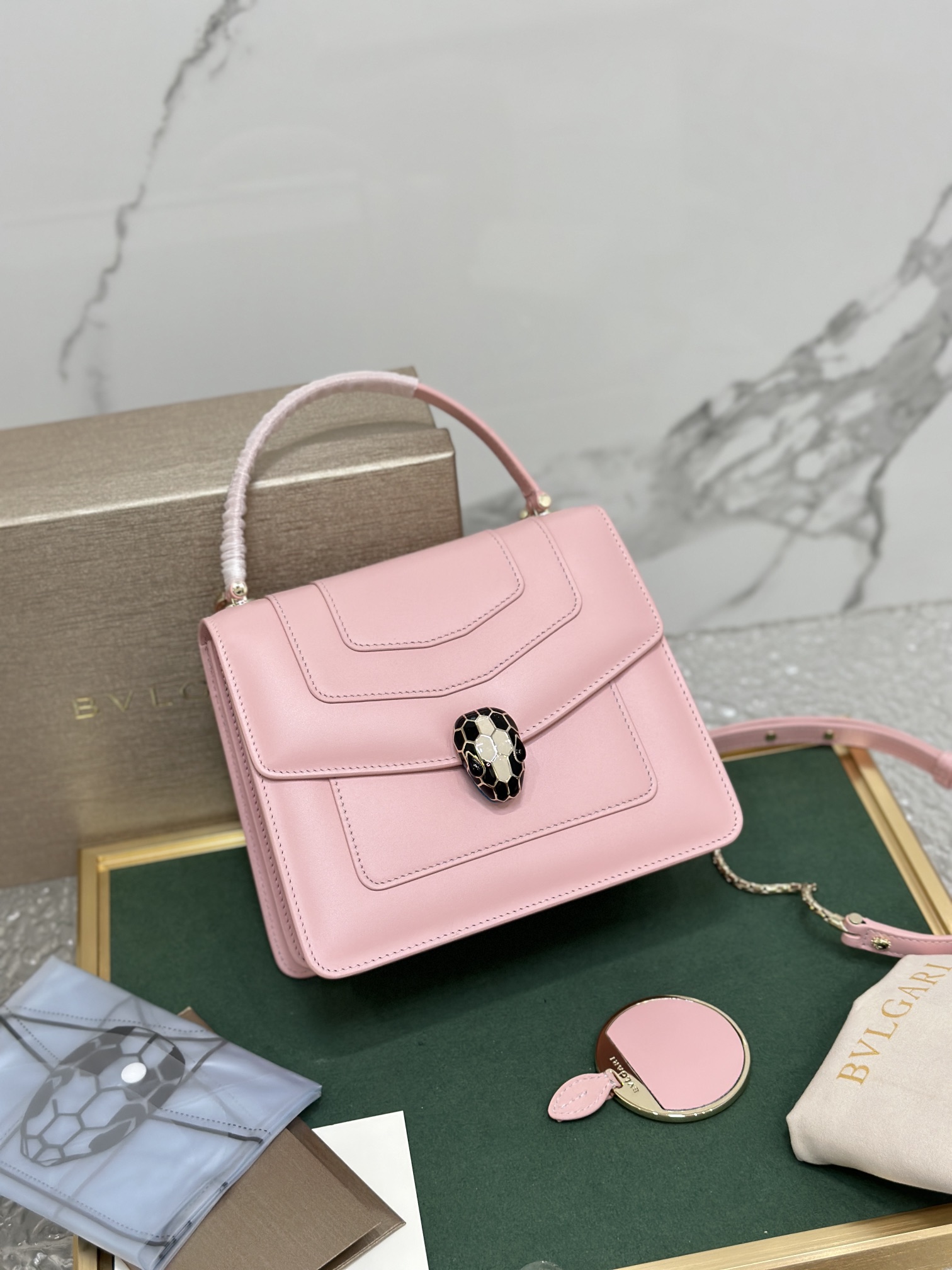 Handbags Bvlgari 38329 size:20*16*9 cm - vstockx