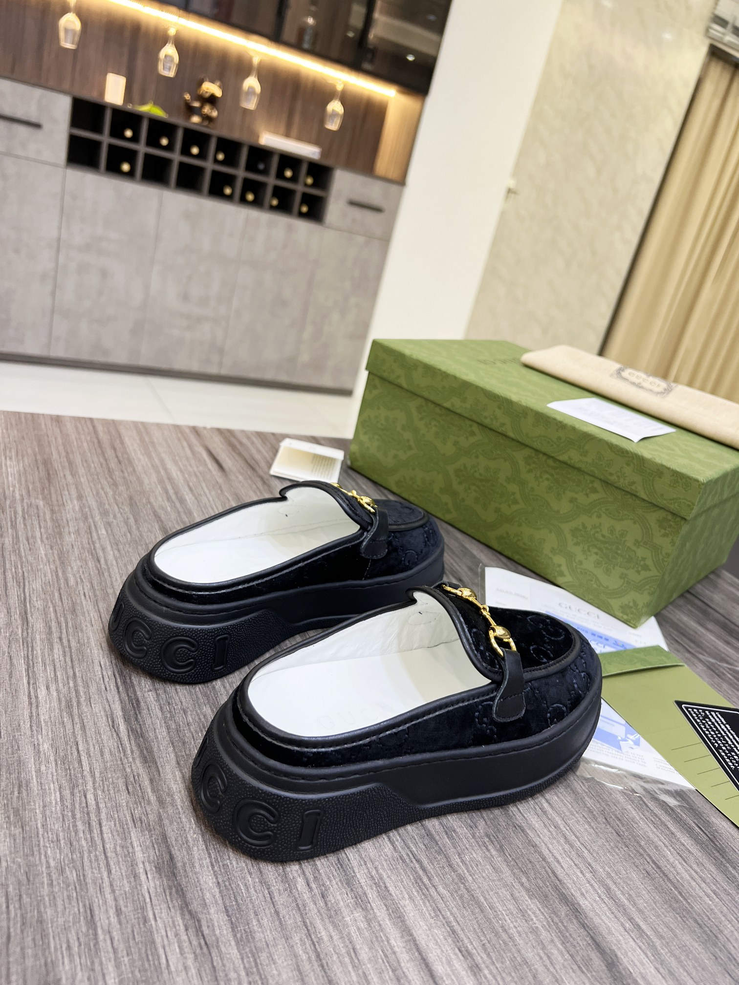 Gucci Women's WOMEN 6 - vstockx