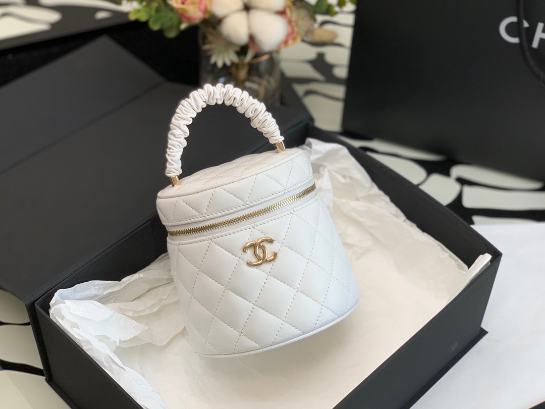 Handbag Chanel 2730 size 13  13  11 cm - vstockx