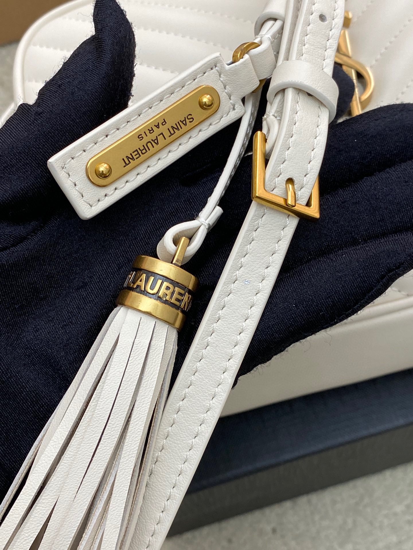 Handbags SAINT LAURENT 520534 size 23x16x6 cm - vstockx