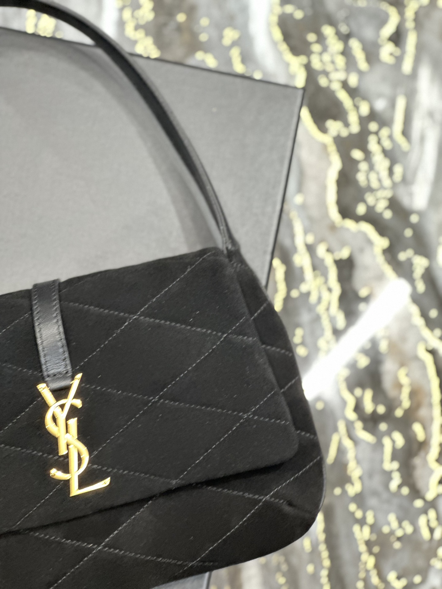 Handbags SAINT LAURENT 698567 size 24  18  5.5 cm - vstockx