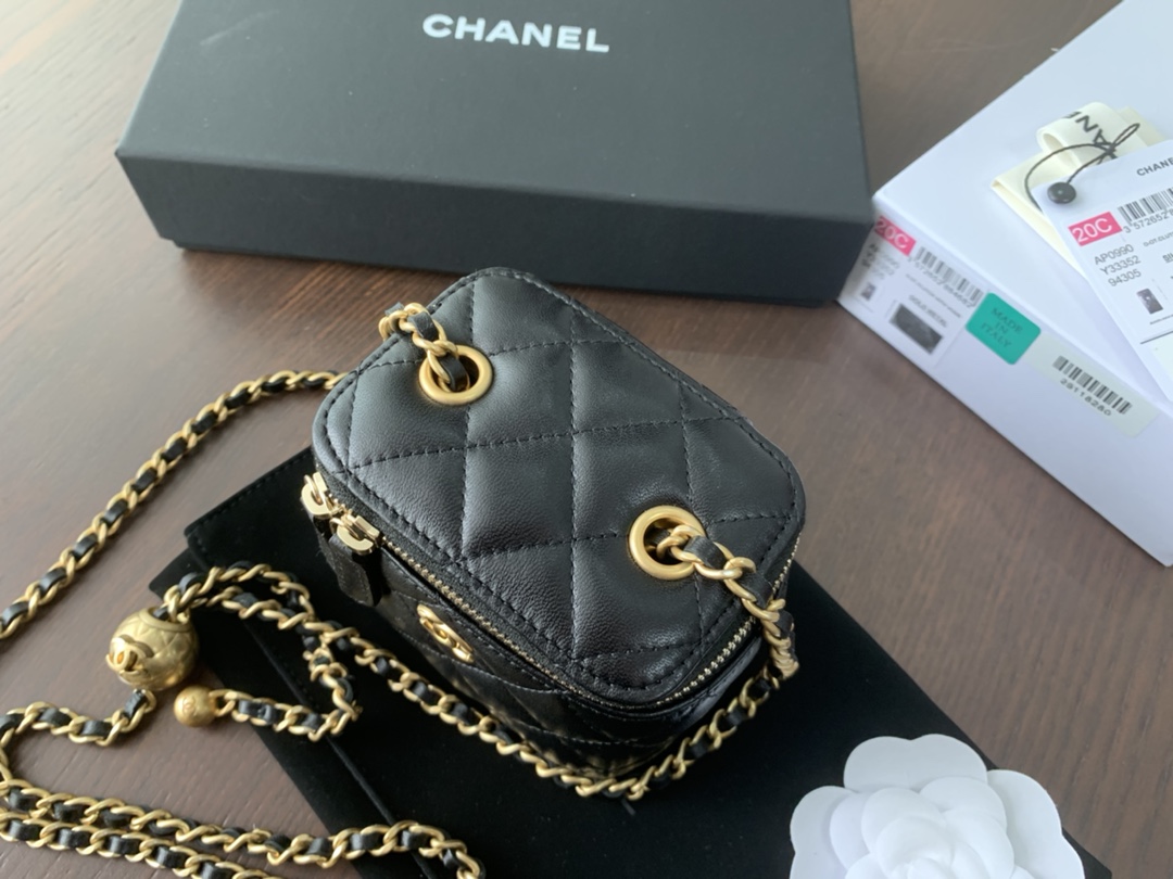 Handbag Chanel size 8.5cmx11cmx7 cm - vstockx