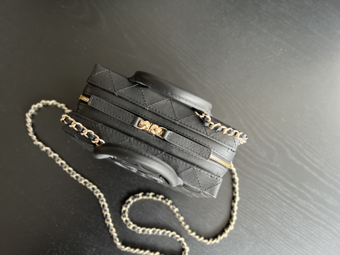 Handbag Chanel size 15cmx11.5cmx5cm - vstockx