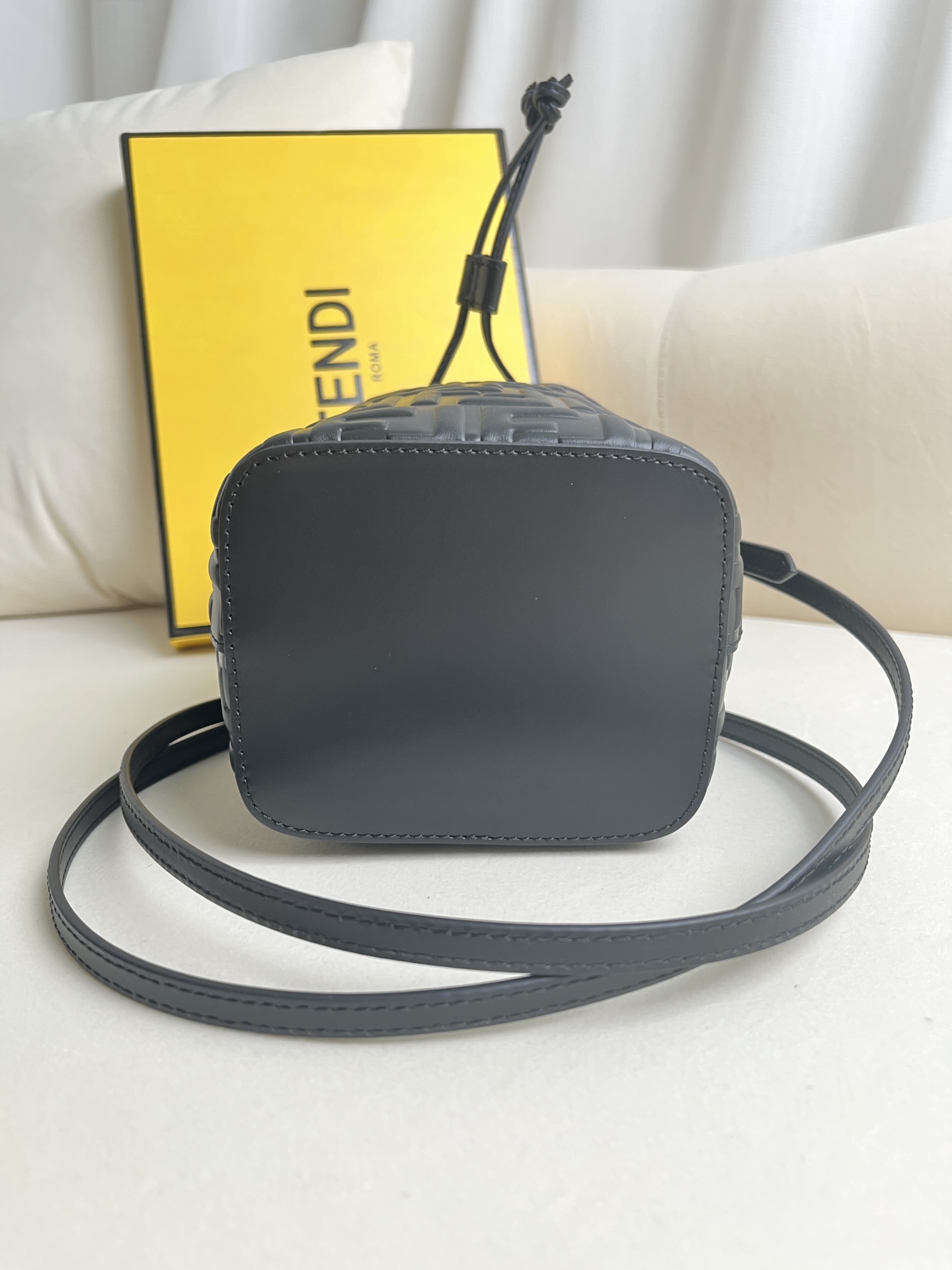 handbags FENDI 226 size:12*18*10cm - vstockx