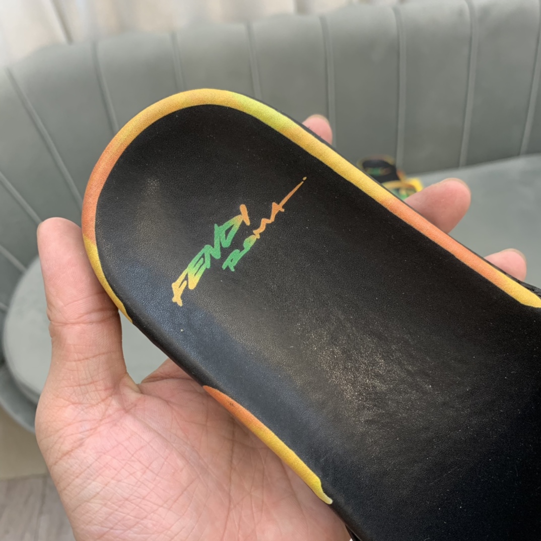 Fendi Slides 1 - vstockx