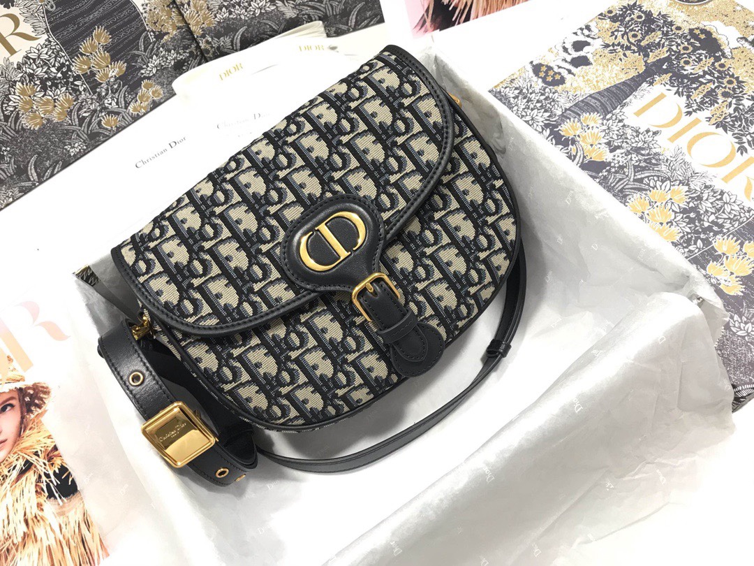 Handbag Dior M9319 size 22*17*6 - vstockx