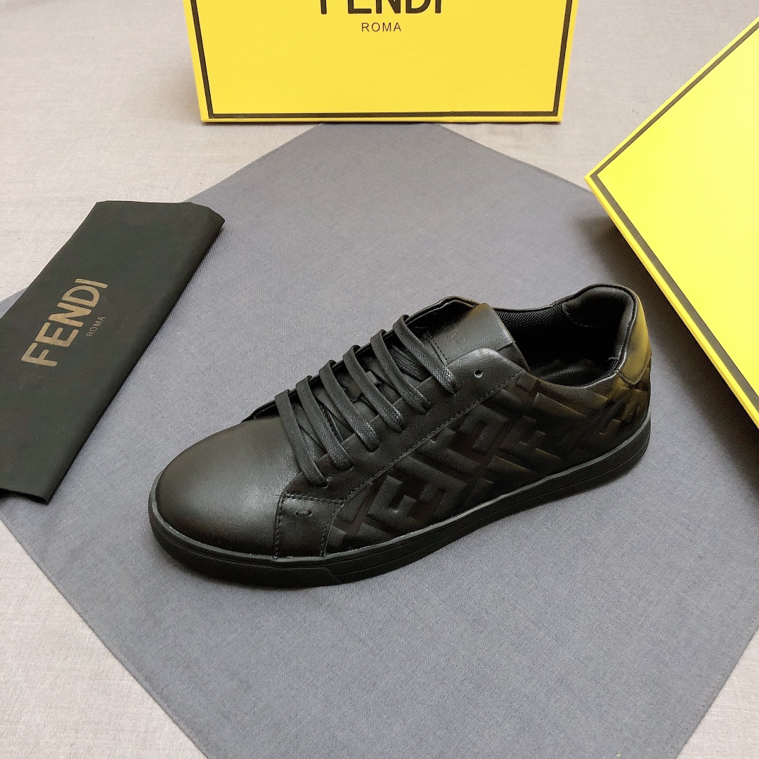 Fendi Low Top Sneakers 10 - vstockx