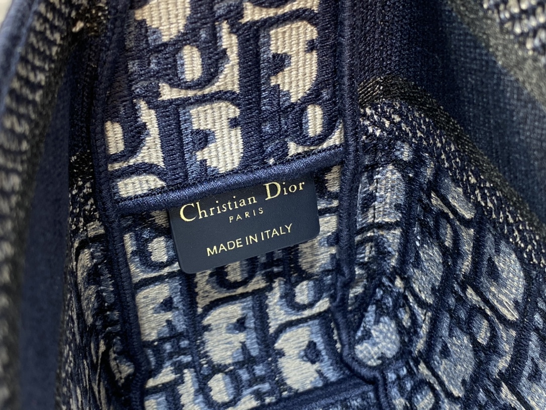 Handbag Dior size 23*15*8 cm - vstockx