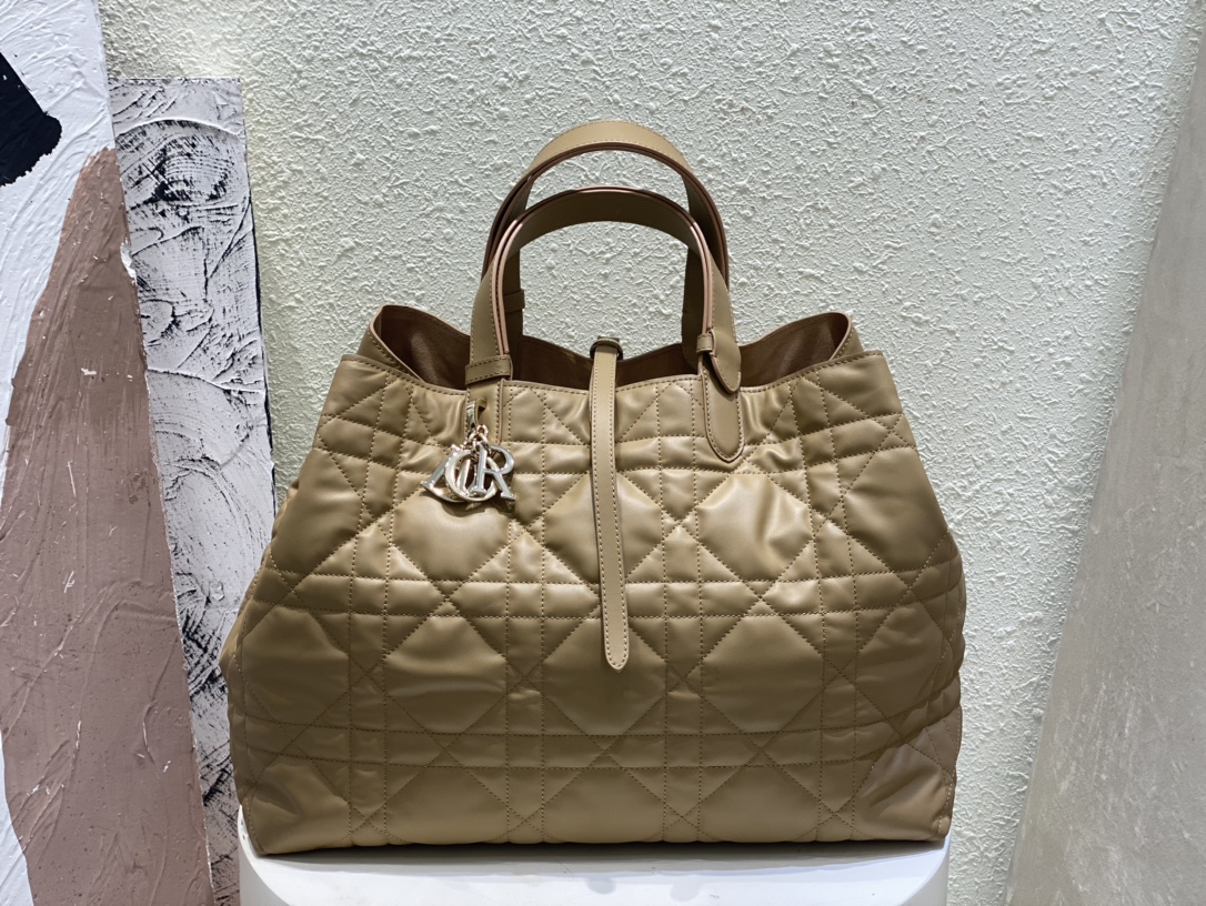 Handbags Dior 6233 size  37 cm - vstockx
