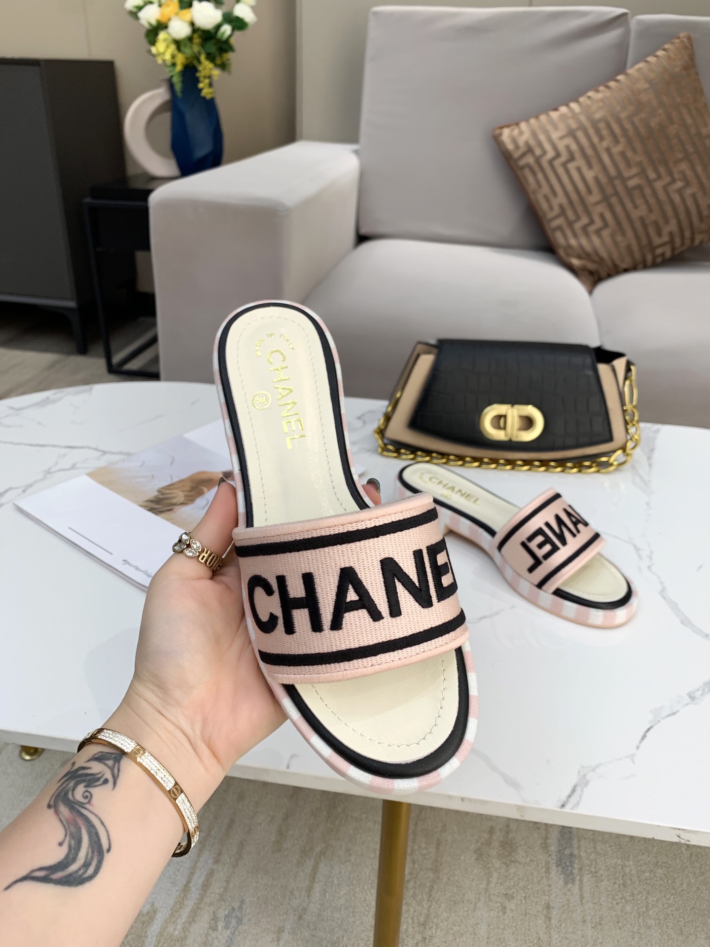 Chanel Slides 16 - vstockx