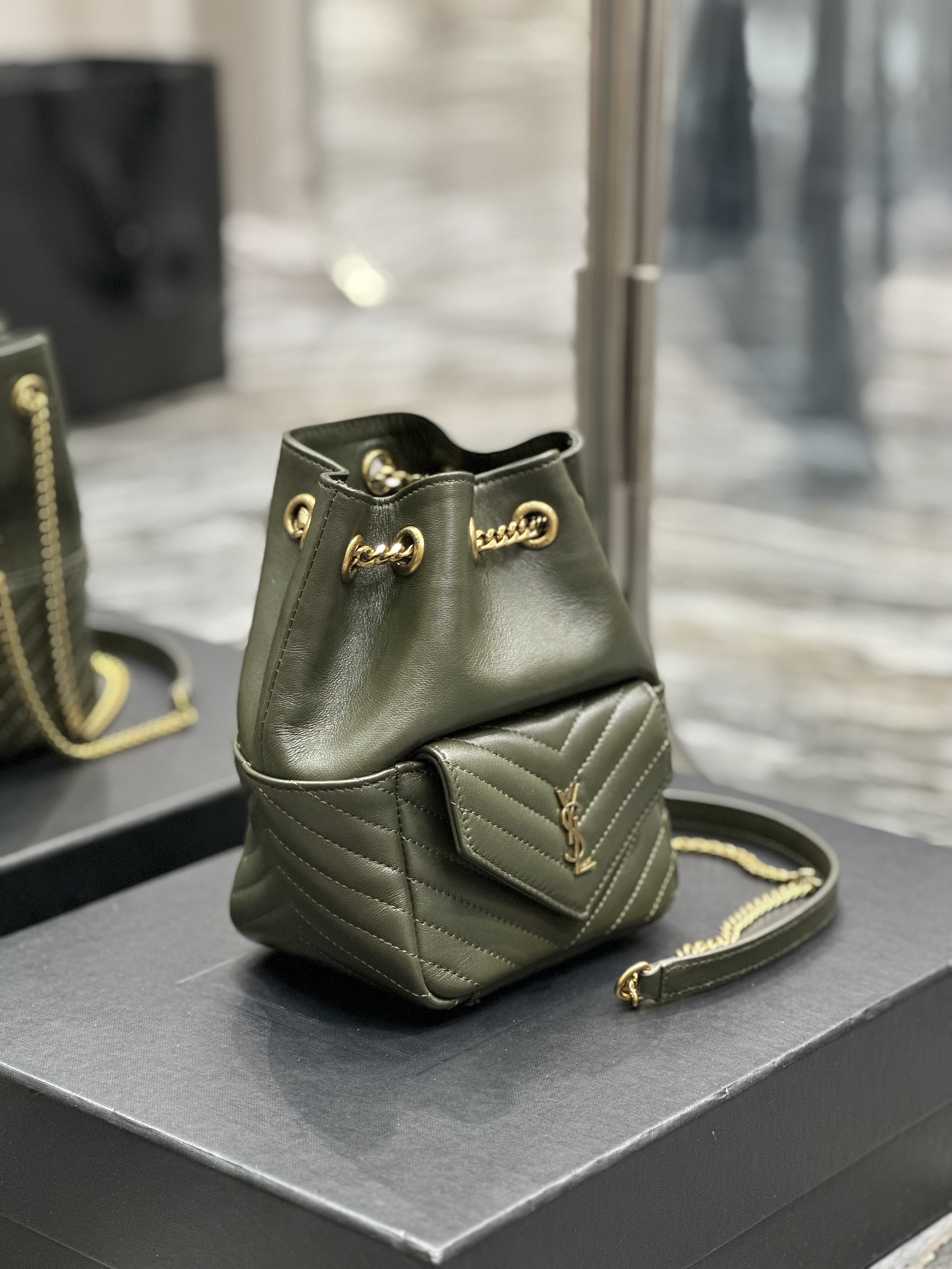 Handbags SAINT LAURENT 631052 size 19x13x13 cm - vstockx