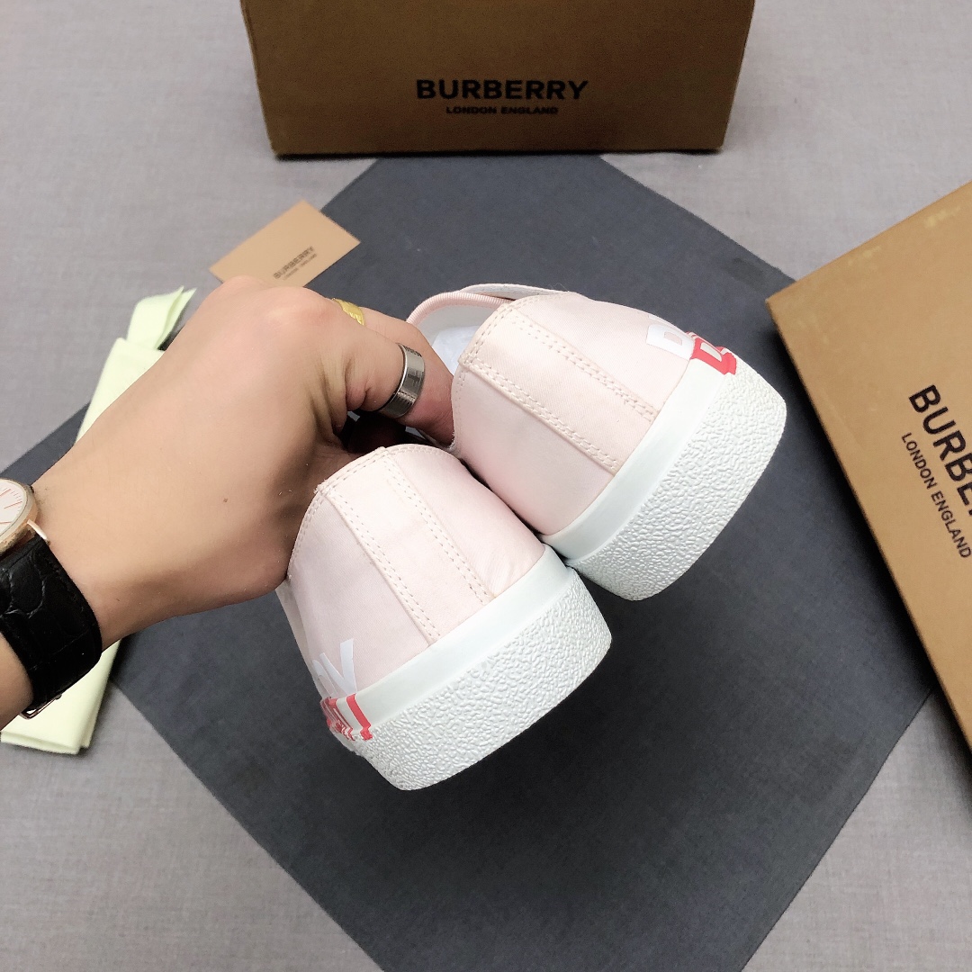 Burberry Perforated Check Sneaker 16 - vstockx