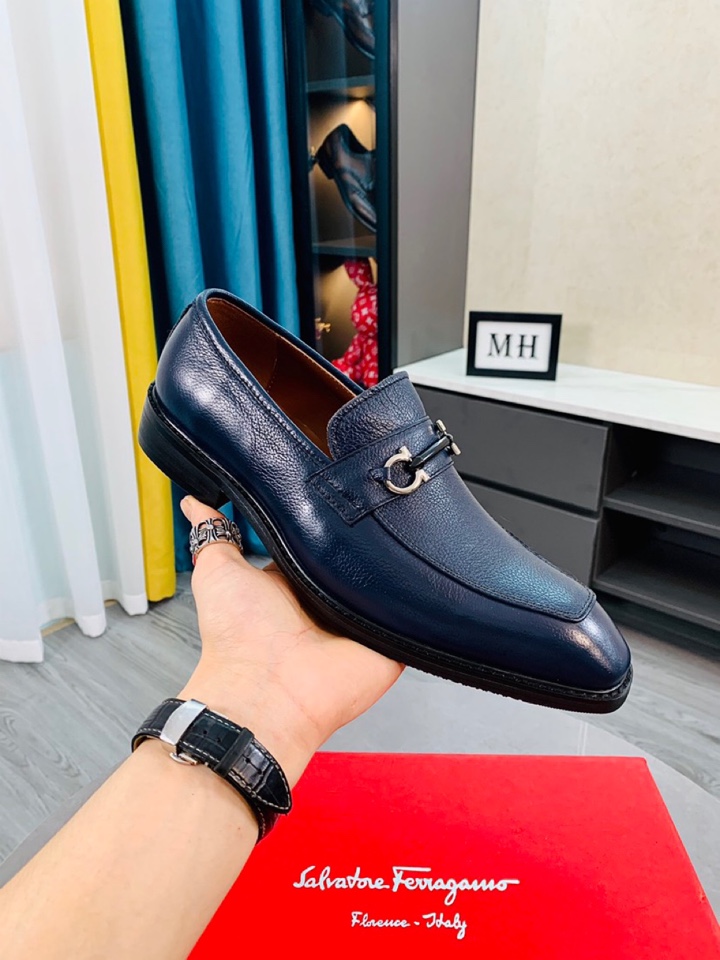 Salvatore Ferragamo Boots 31 - vstockx