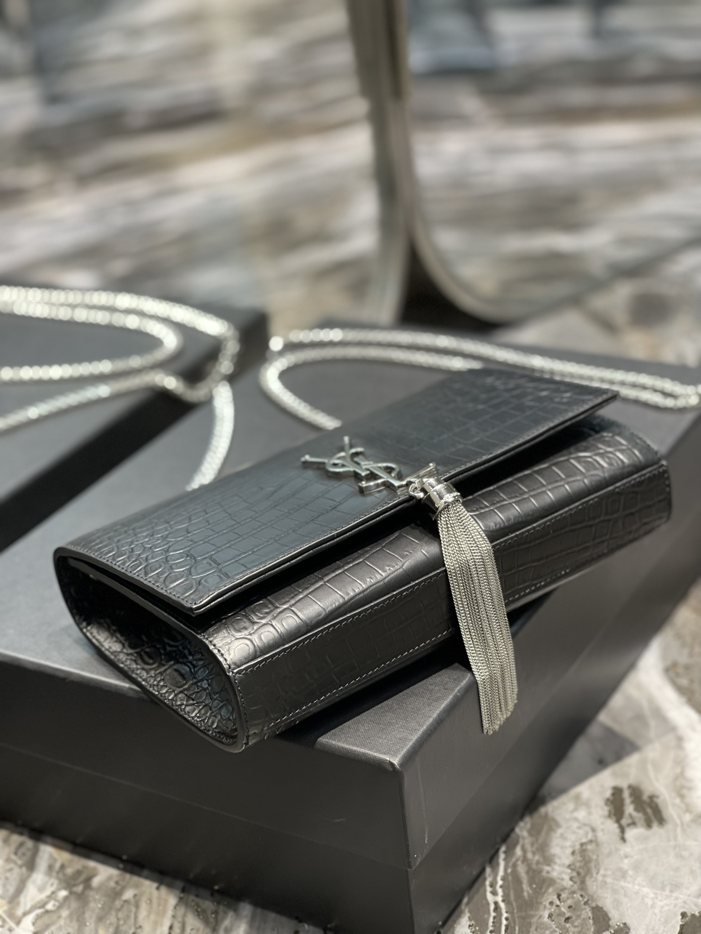 Handbags SAINT LAURENT 354119 size 24x14.5x5 cm - vstockx