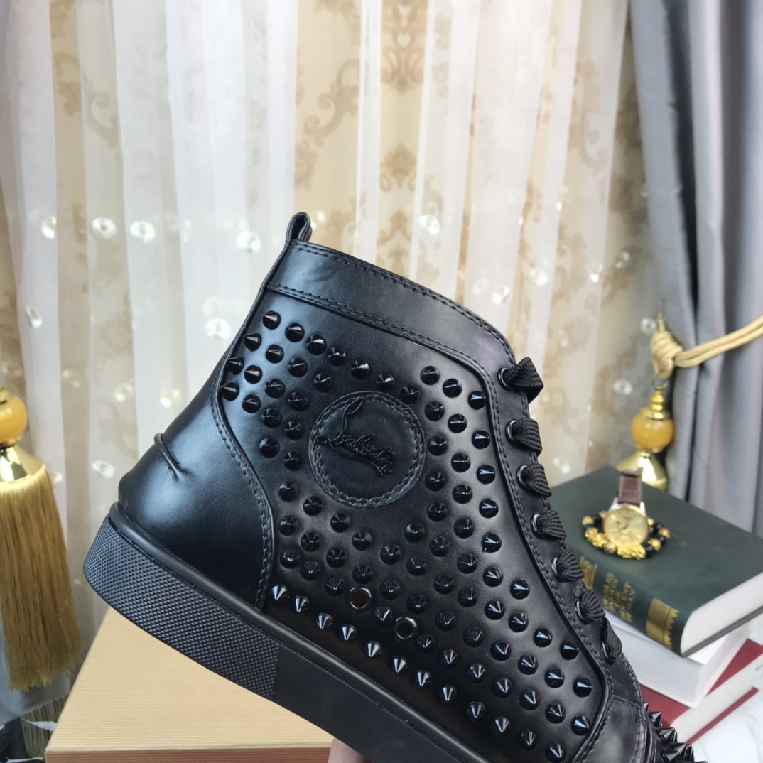Christian Louboutin Louis Junior Spikes Orlato Flat Sneakers 4 - vstockx