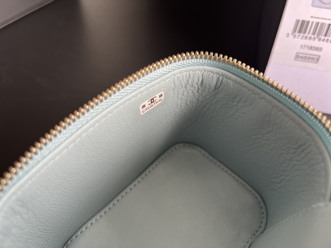 Handbag Chanel AP2198 size 11cmx8.5cmx7 cm - vstockx