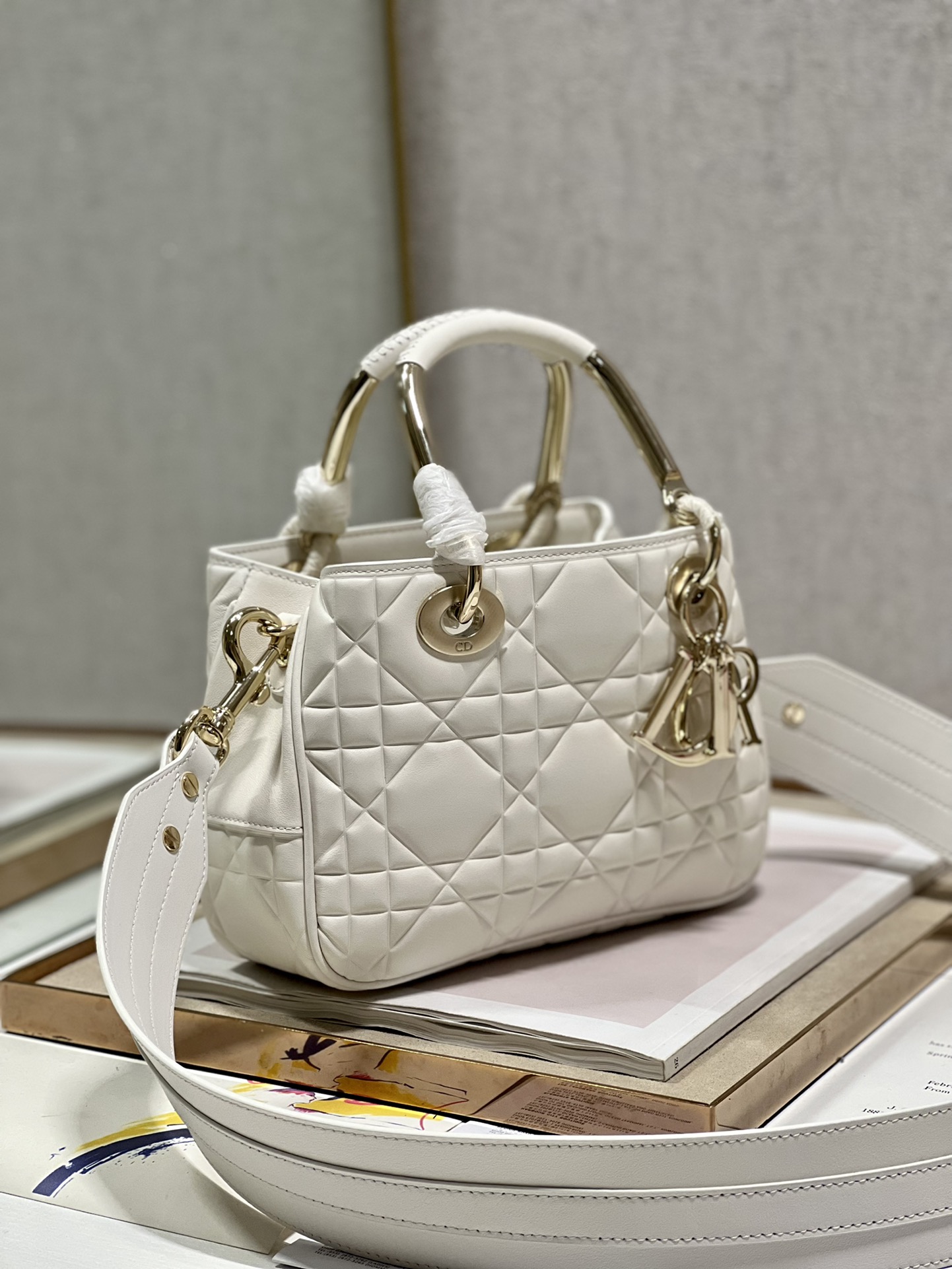 Handbag Dior 1202 size 23  26  8 cm - vstockx