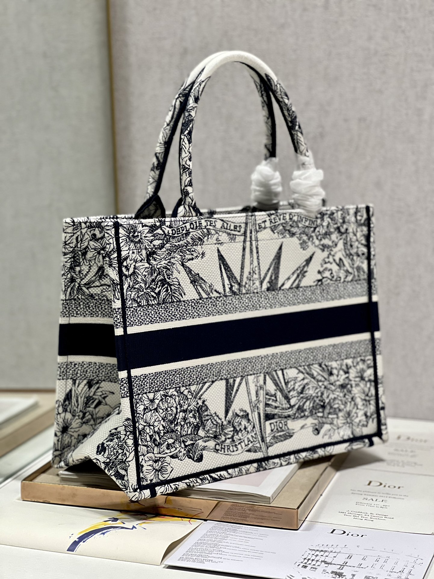 Handbag Dior 1286 size 36  28 cm - vstockx