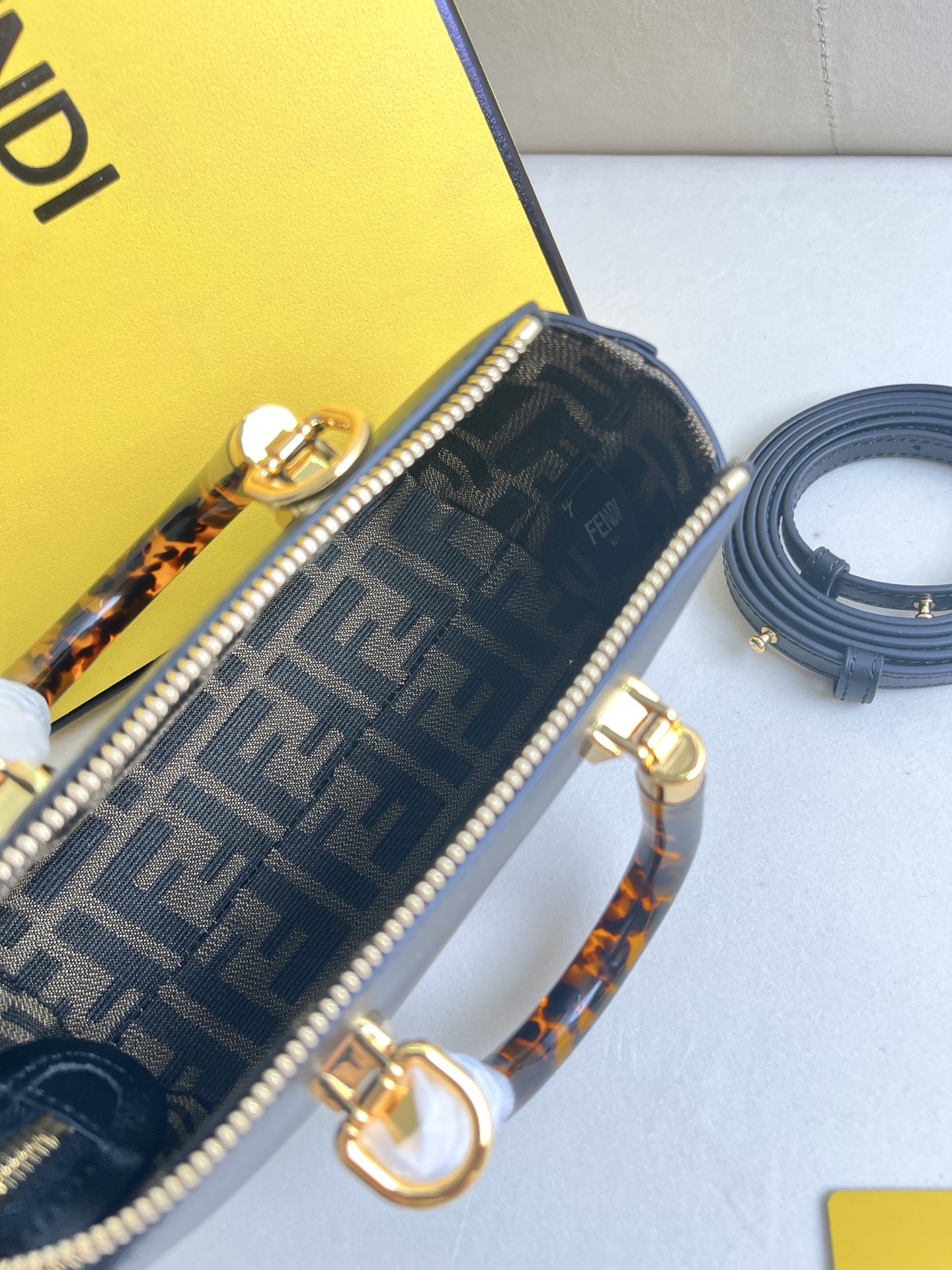 handbags FENDI 8BS067 size:20.5*12*9cm - vstockx