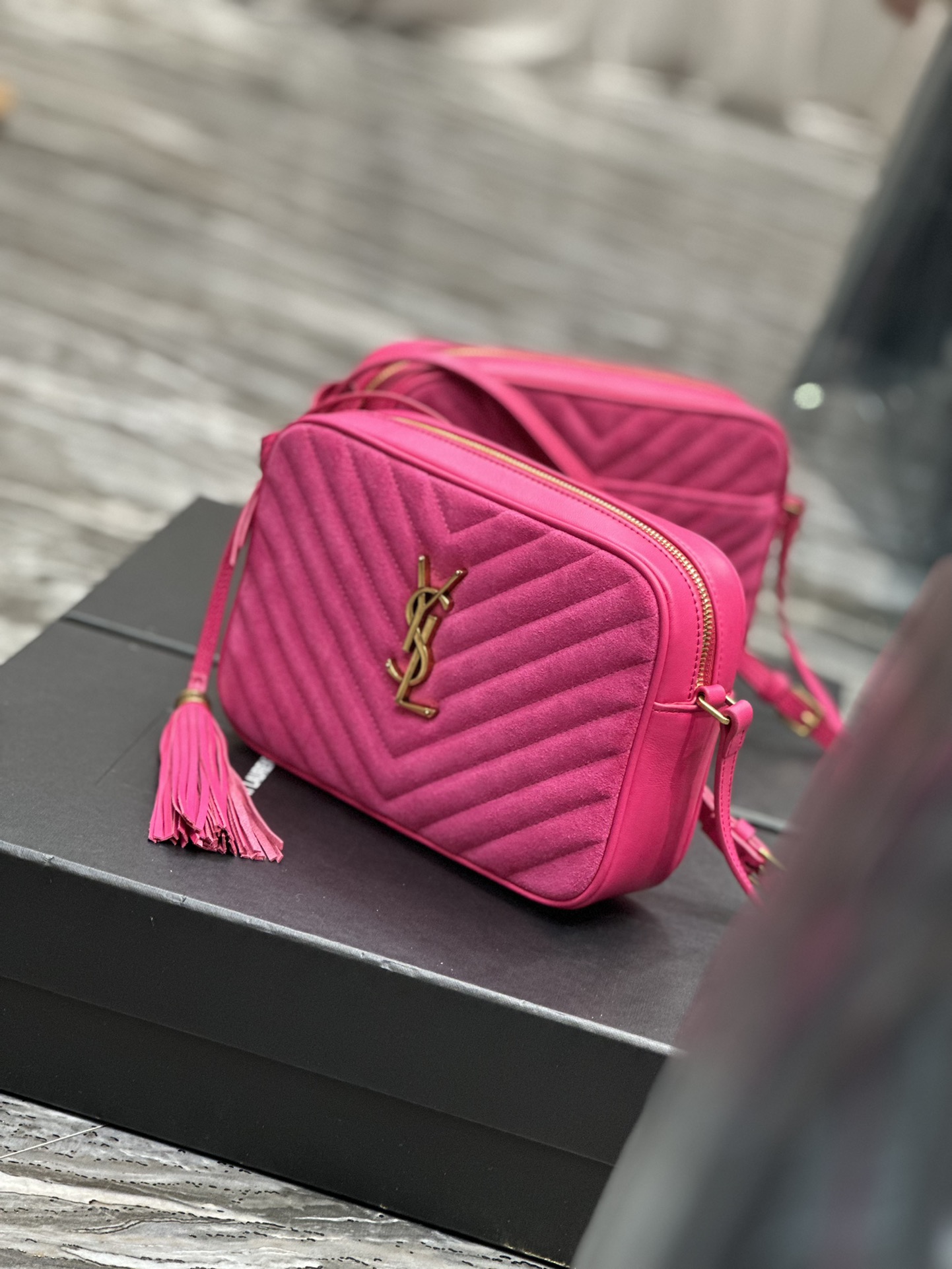 Handbags SAINT LAURENT 520534 size 23x16x6 cm - vstockx