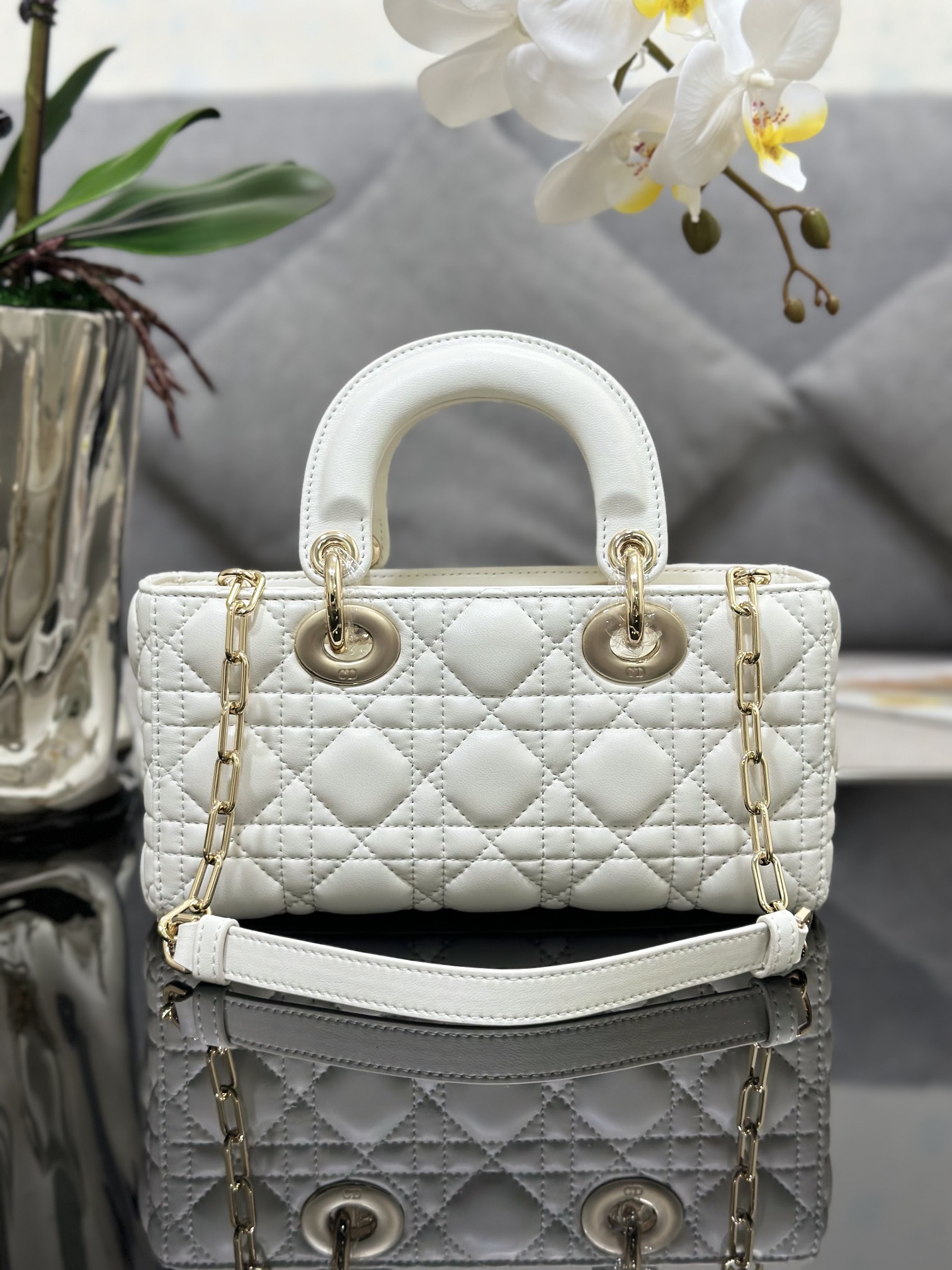 Handbag Dior M0613 size 22 x 12 x 6 cm - vstockx