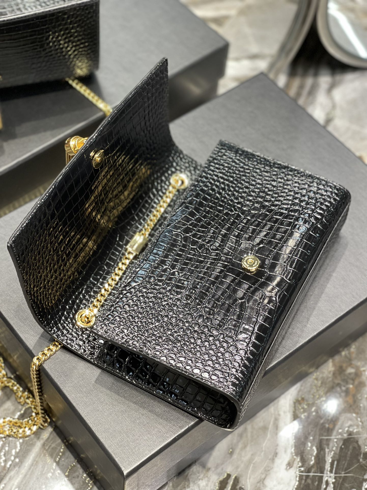 Handbags SAINT LAURENT 354119 size 24x14.5x5 cm - vstockx