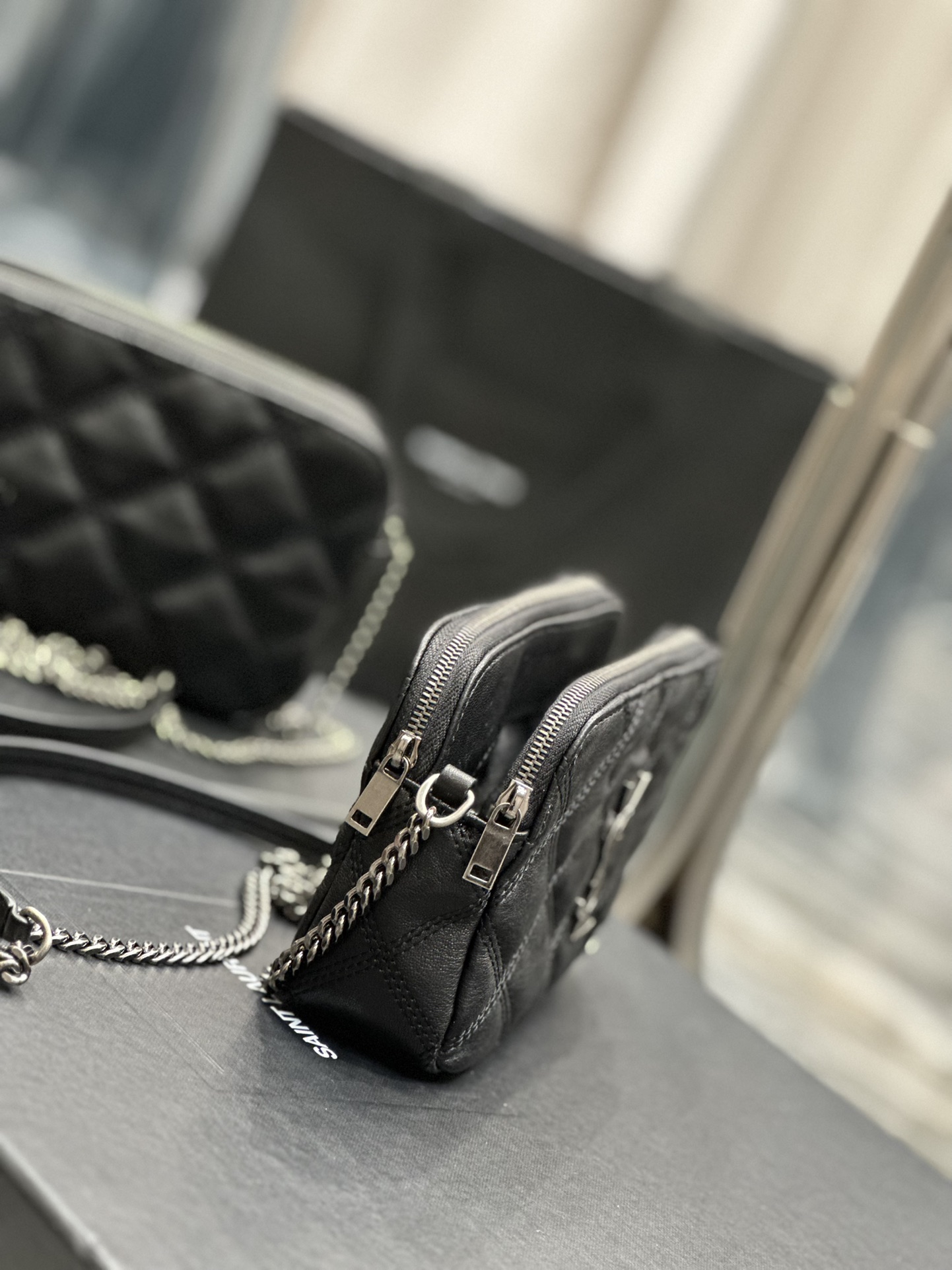 Handbags SAINT LAURENT 698567 size 19x11x5 cm - vstockx