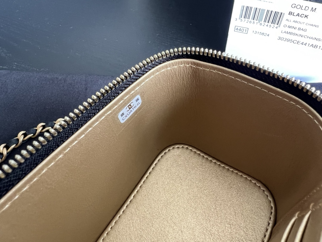 Handbag Chanel AP2303 size 17cmx9.5cmx8 cm - vstockx