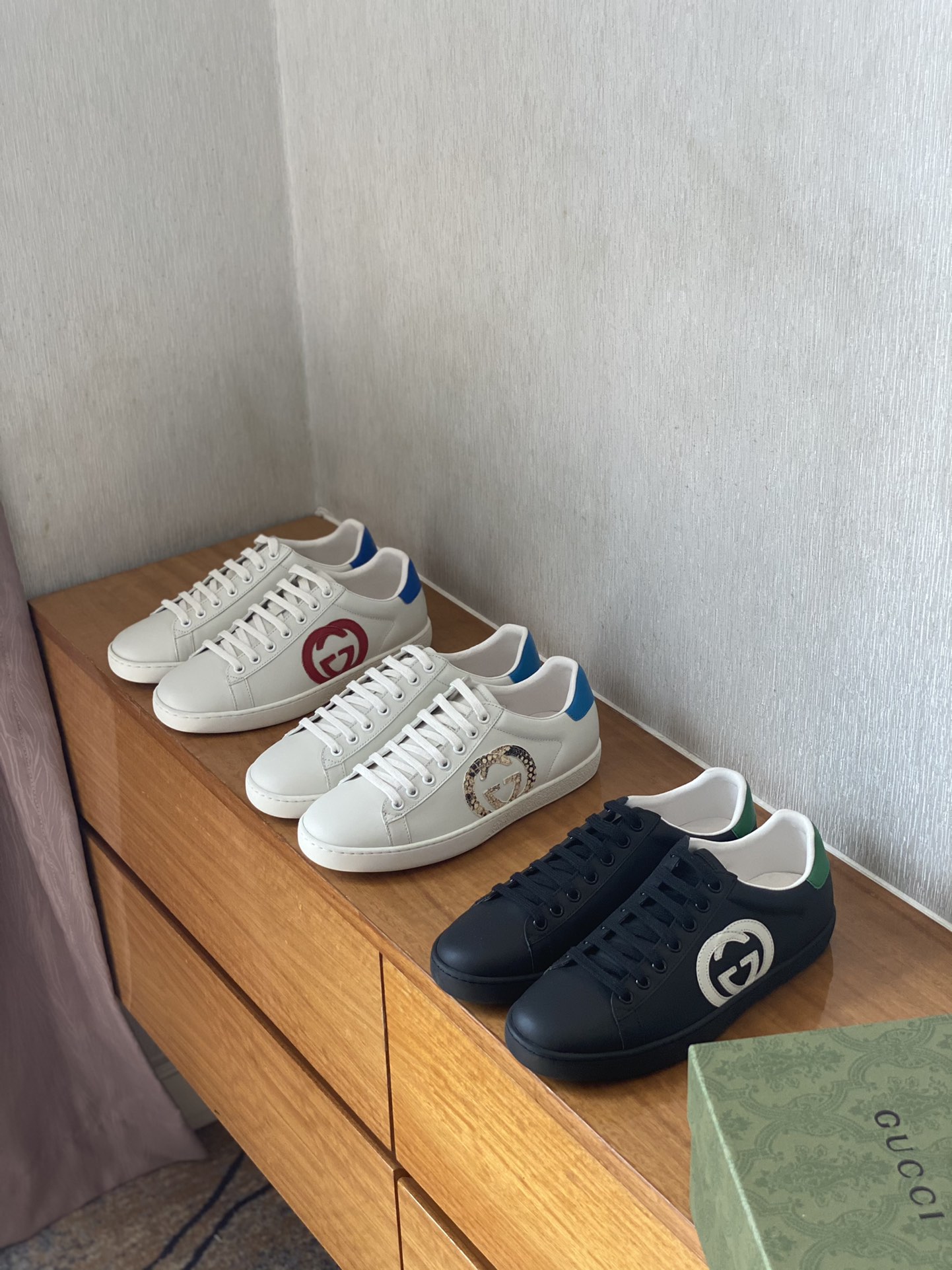 Gucci Women's Ace sneaker with bee sneaker 4 - vstockx