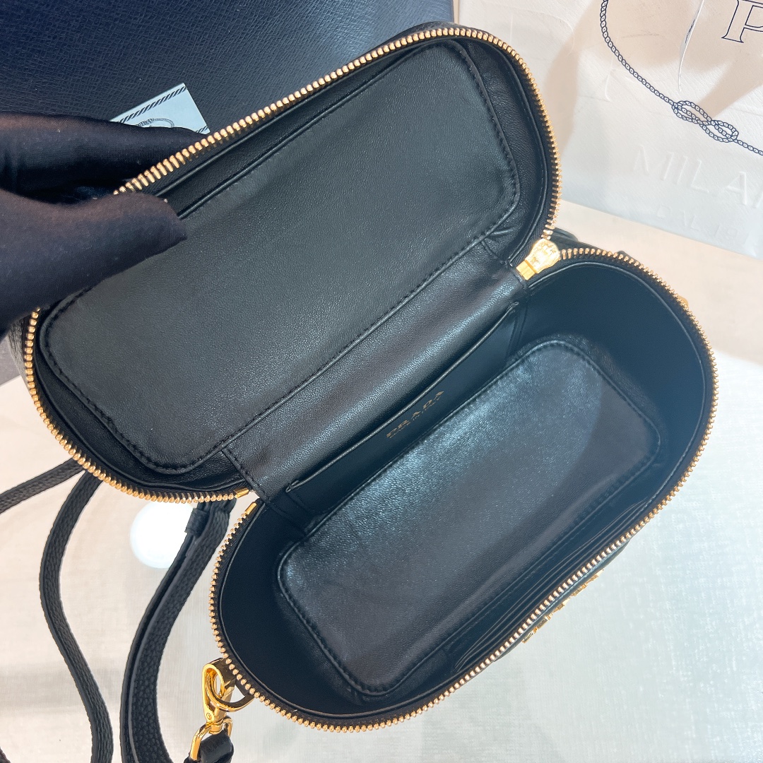 handbags prada 1BH202 18*11.5*7.5 - vstockx