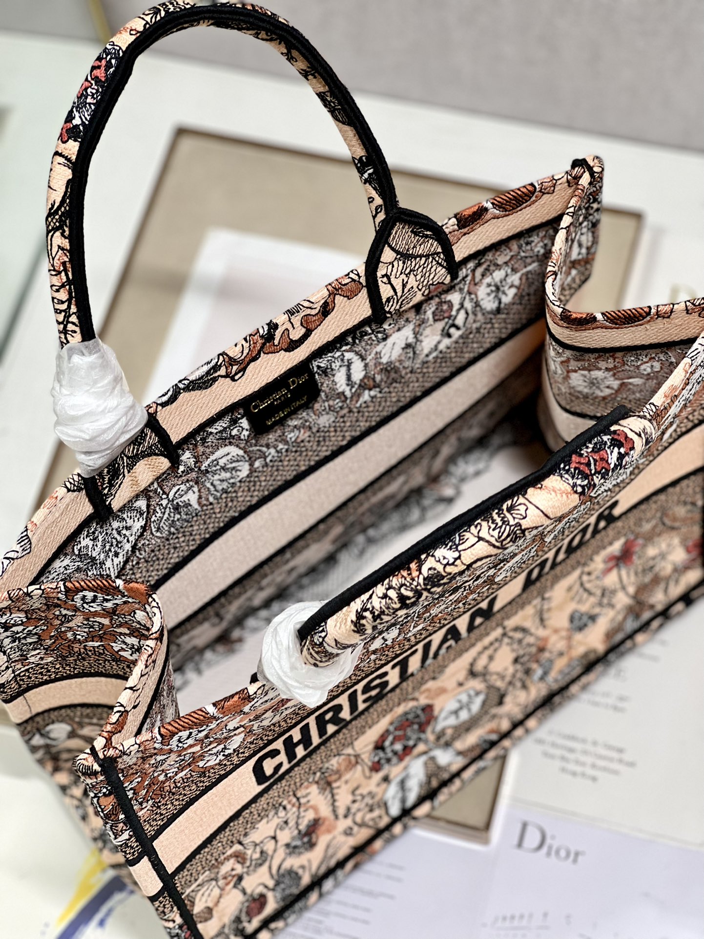 Handbag Dior 1286 size 36  28 cm - vstockx