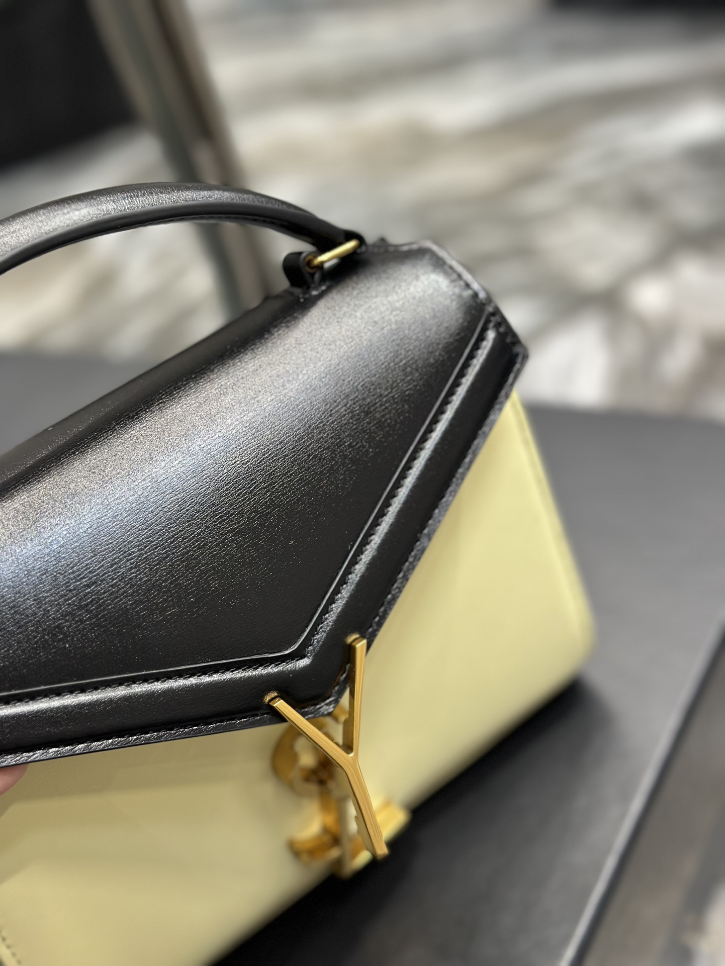 Handbags SAINT LAURENT 602716 size 20  16  7.5 cm - vstockx