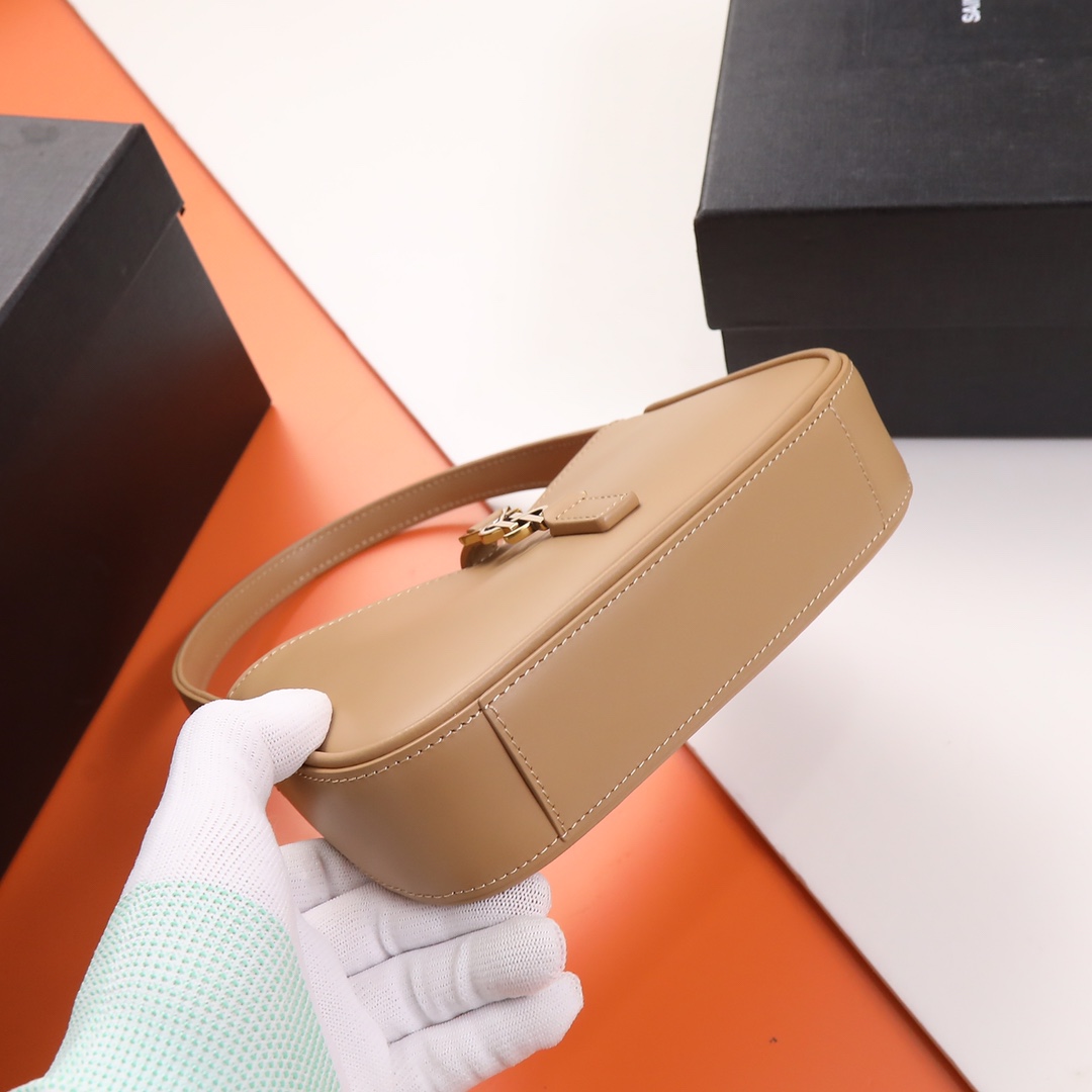 Handbags SAINT LAURENT 710318 size 19X11.5x4.5 cm - vstockx