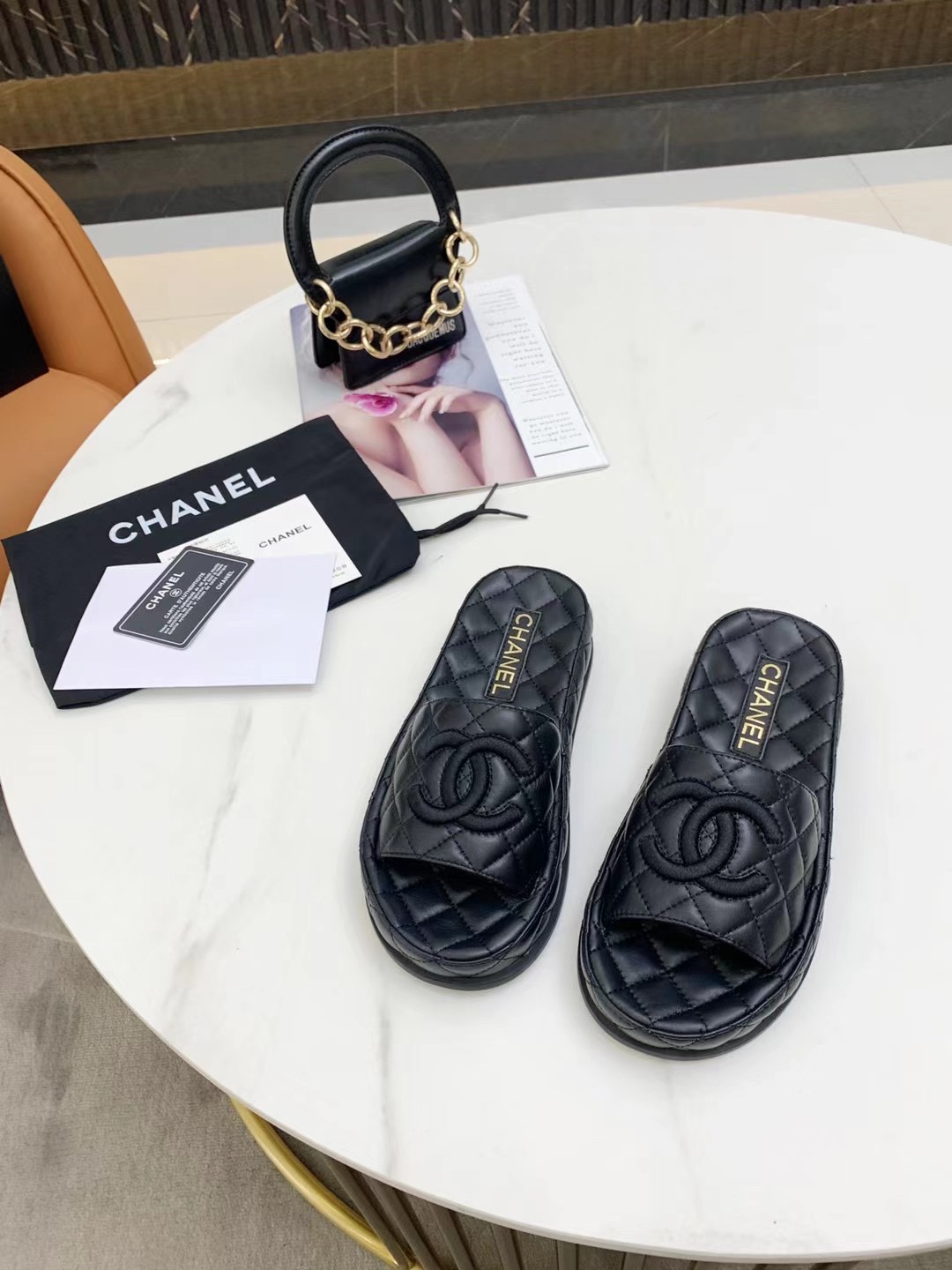 Chanel Slides 9 - vstockx