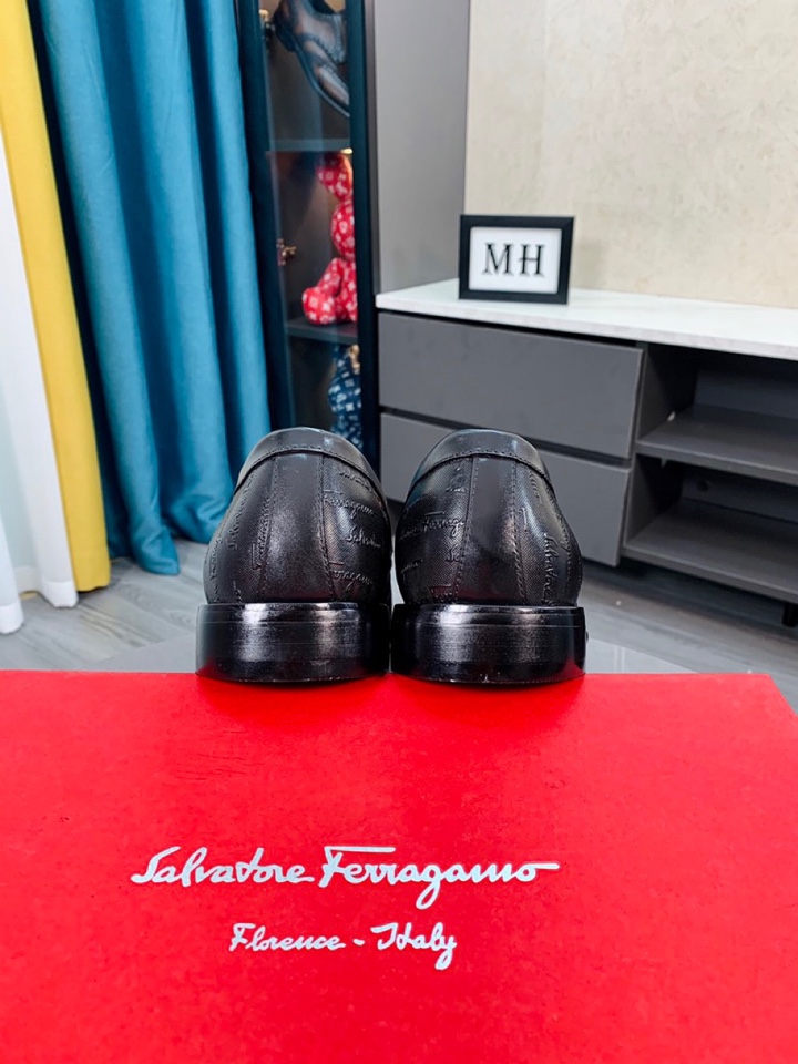 Salvatore Ferragamo Boots 27 - vstockx