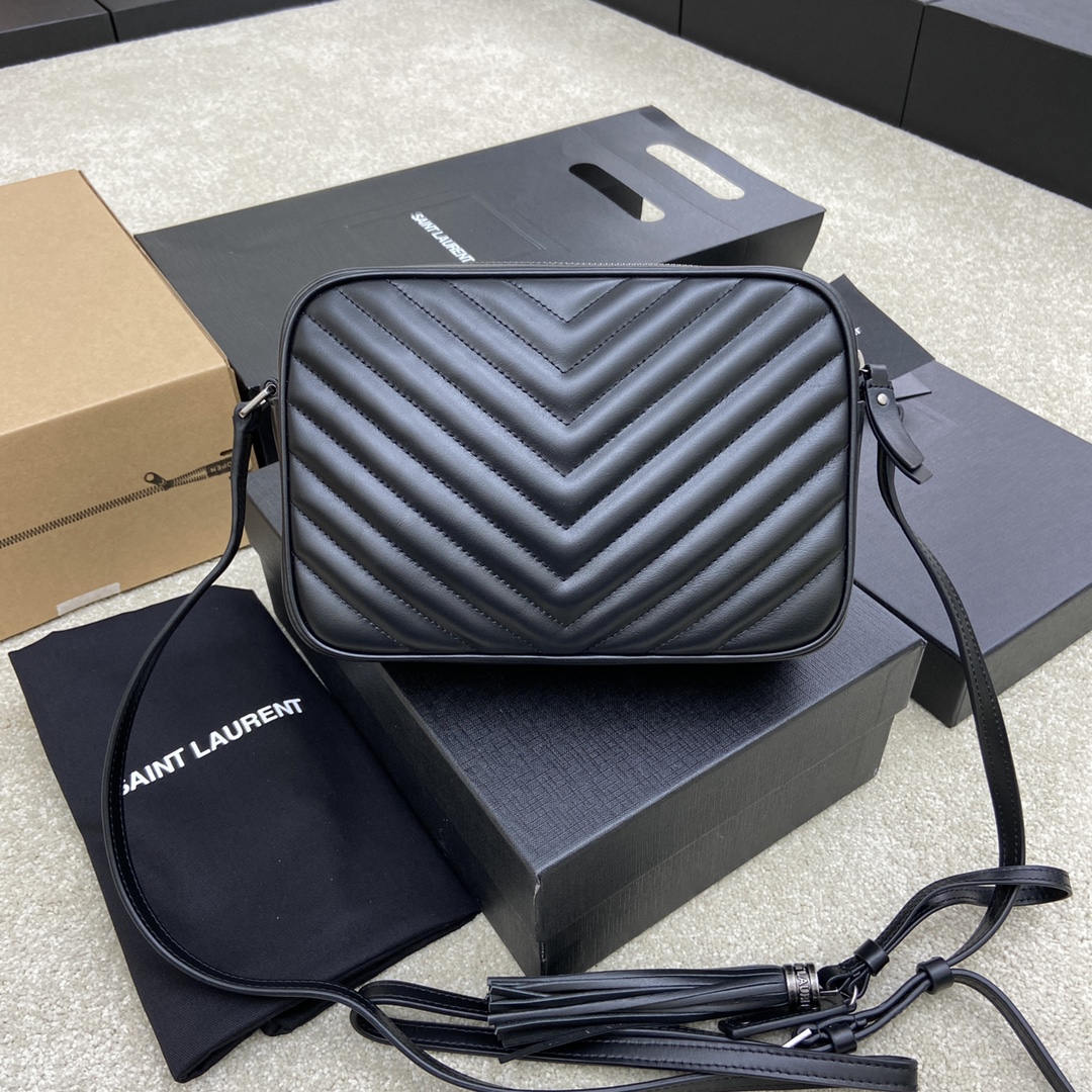 Handbags SAINT LAURENT 520534 size 23x16x6 cm - vstockx