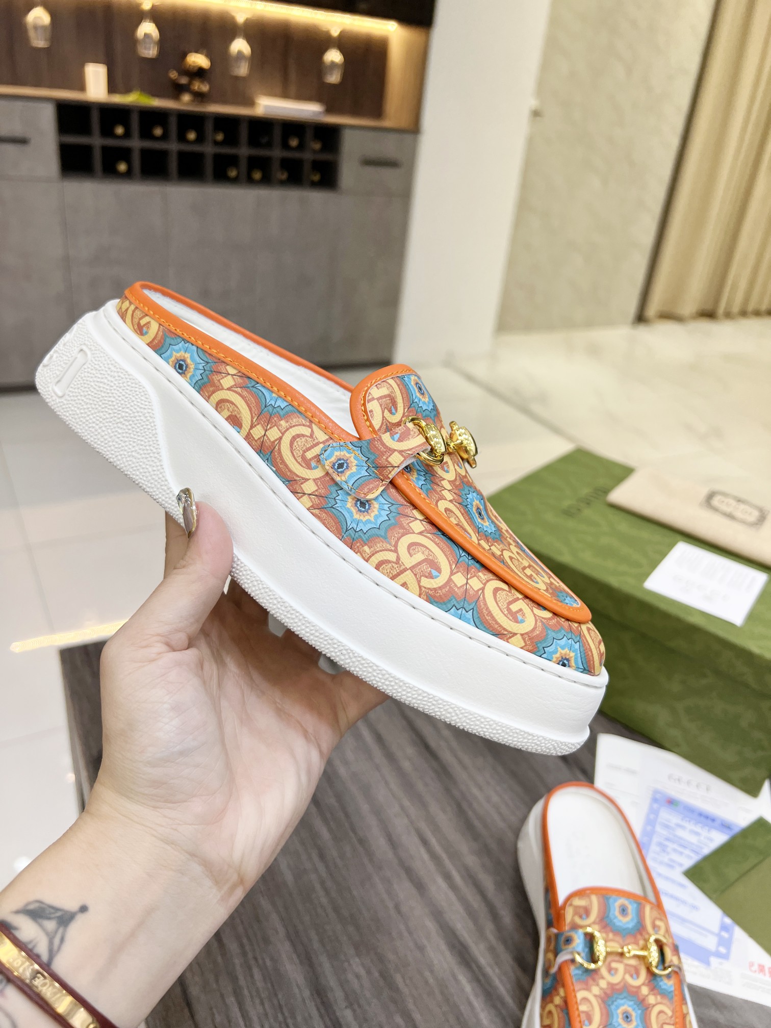 Gucci Women's WOMEN 6 - vstockx