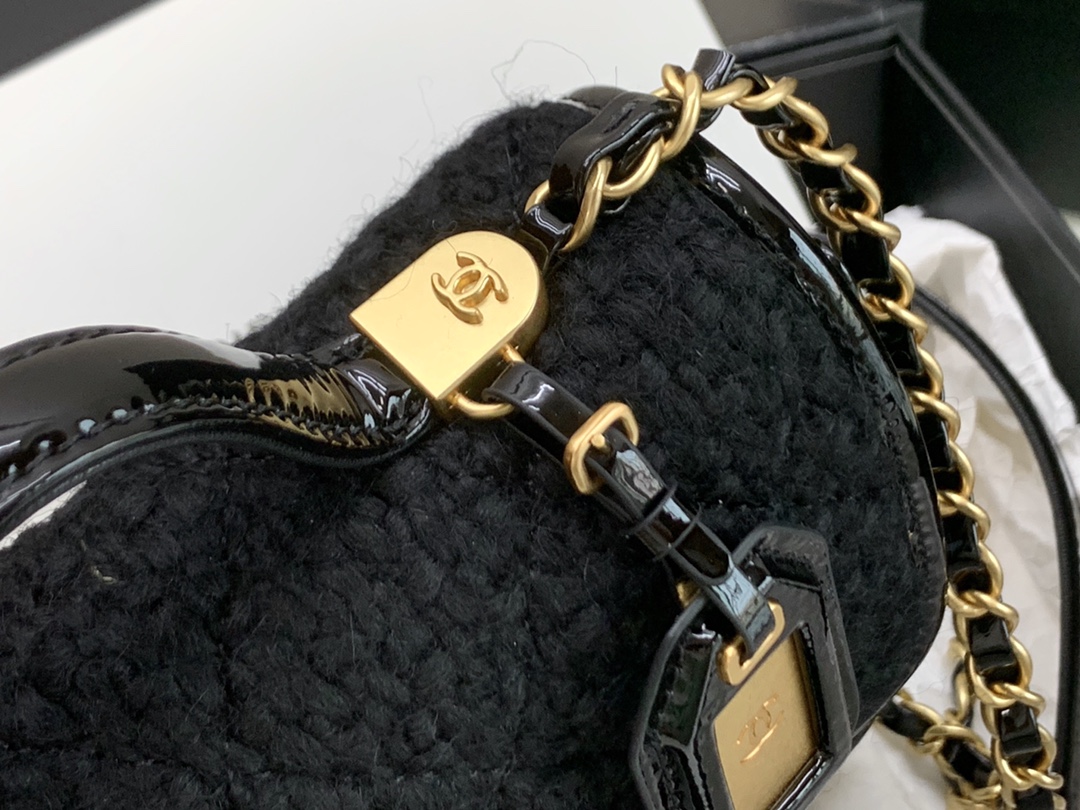 Handbag Chanel size *. * - vstockx