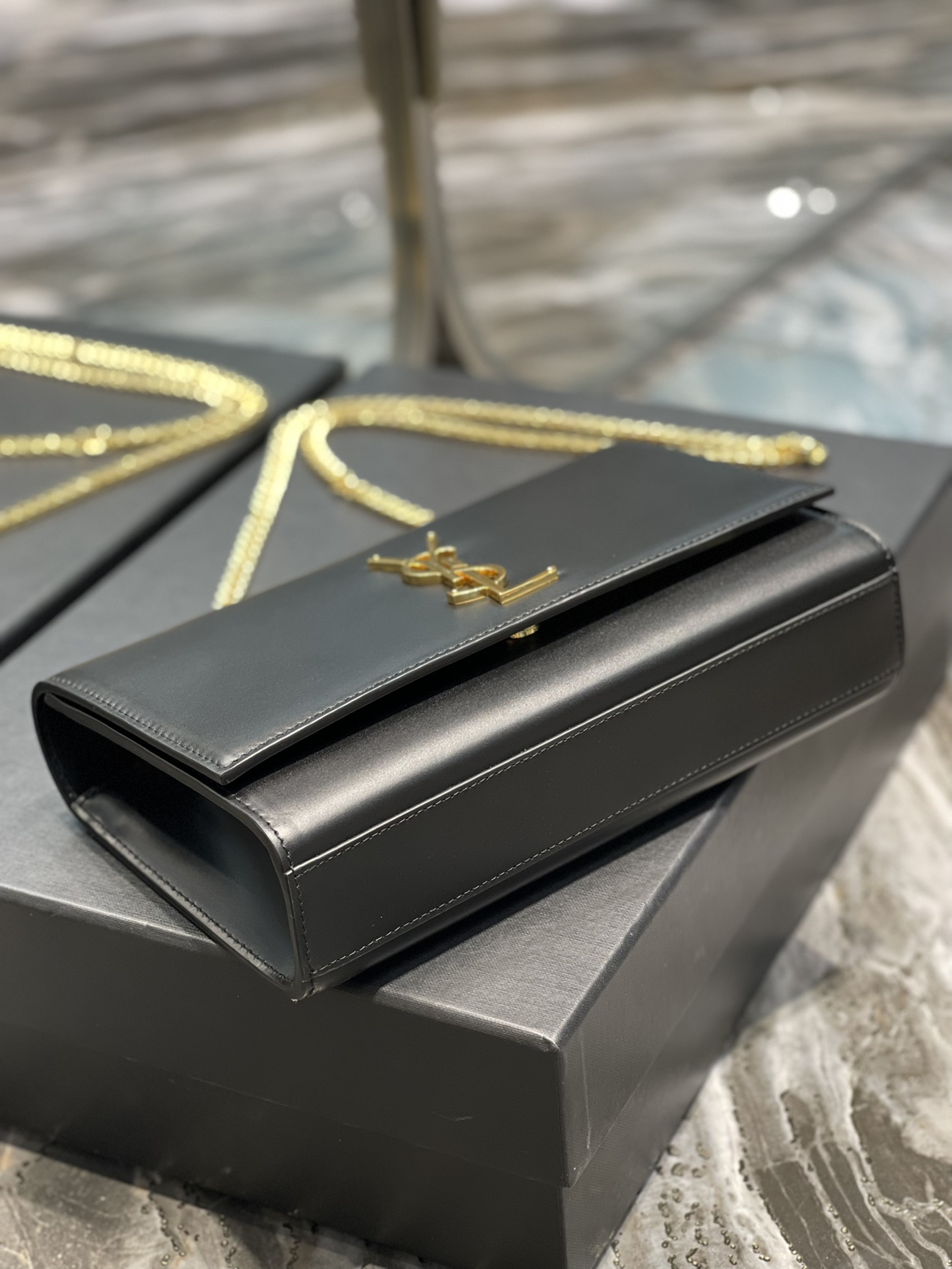 Handbags SAINT LAURENT 364021 size 24x14.5x5 cm - vstockx