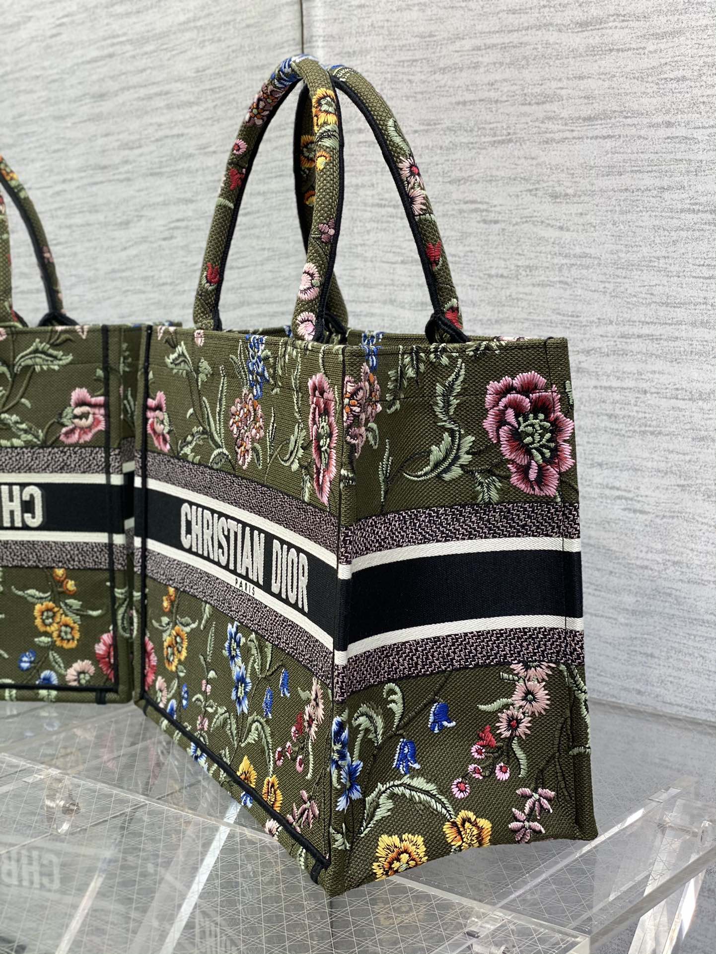 Handbag Dior size 36*18*28 cm - vstockx