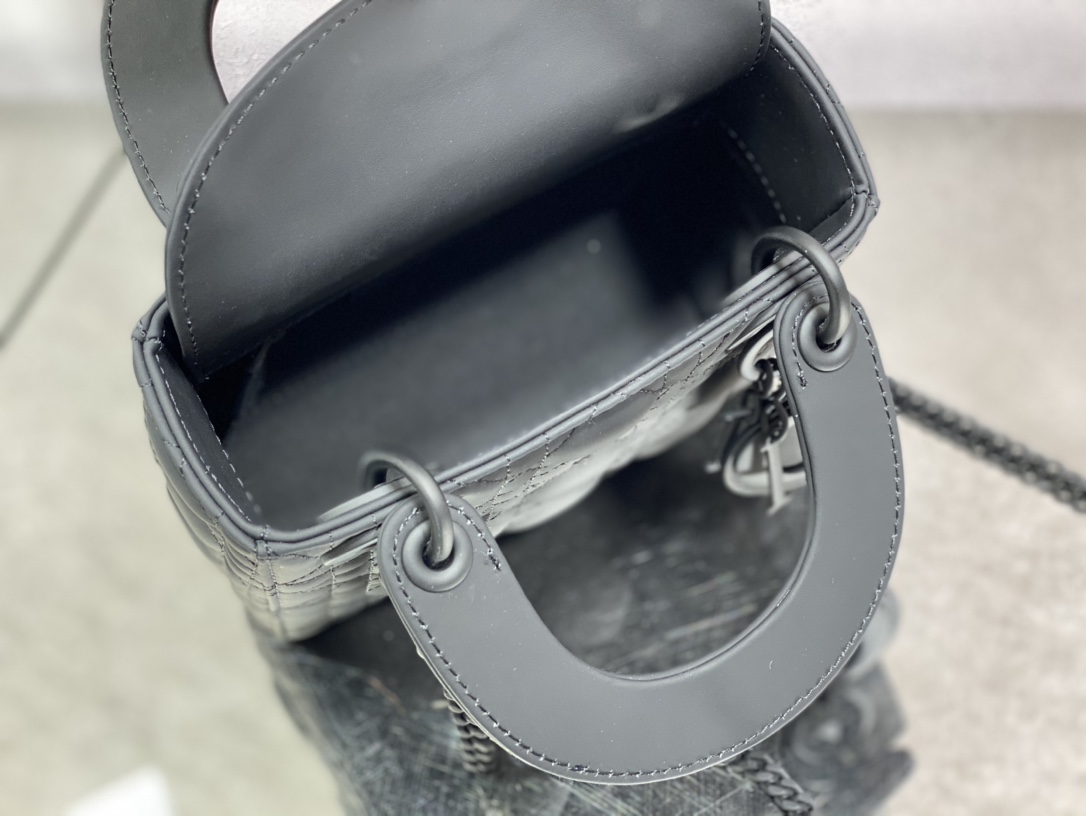 Handbag Dior size 17 cm - vstockx