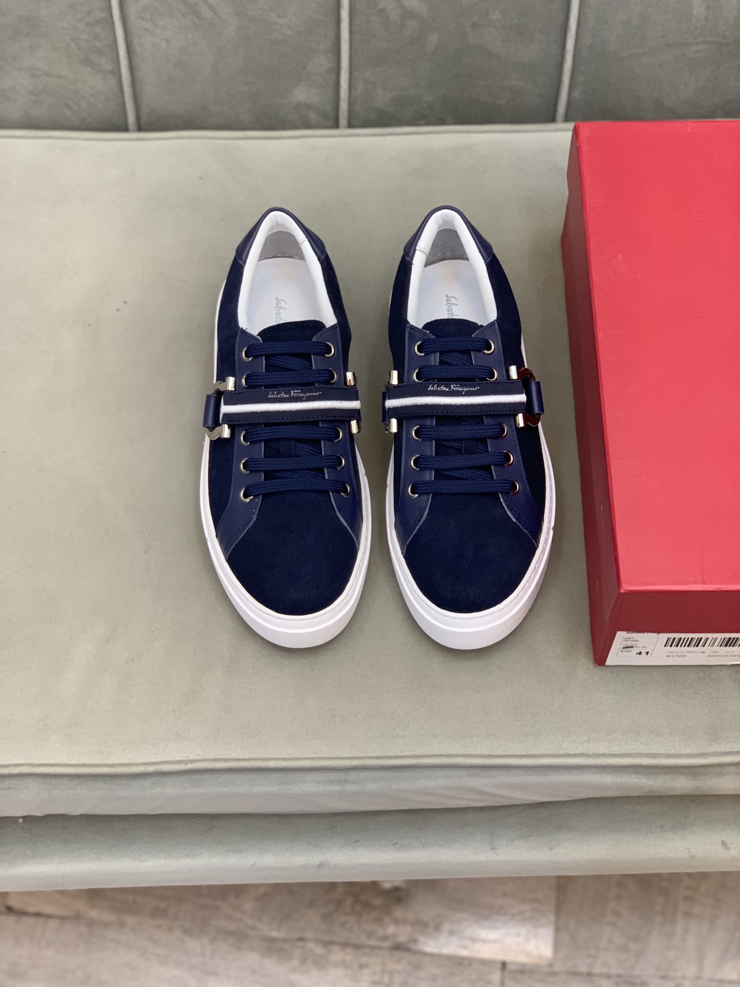 Salvatore Ferragamo Gancini Sneaker 6 - vstockx