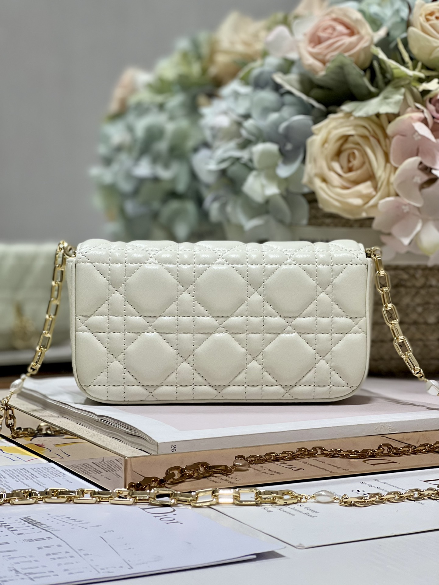 Handbag Dior 0977 size 18.5 x 10 x 4 cm - vstockx